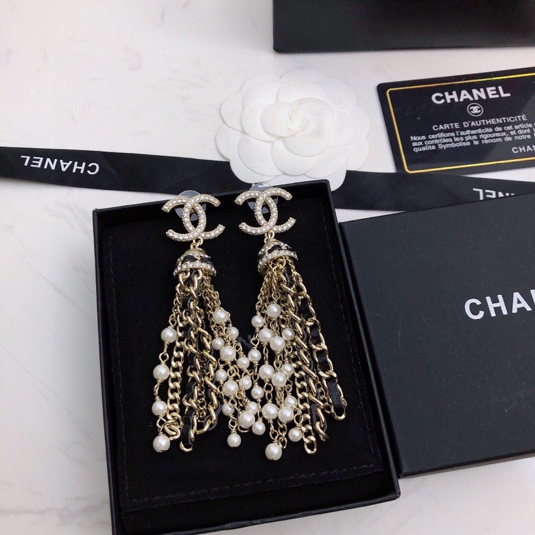 p170 Chanel Chanel long strip tassel whisker chanel earrings earrings Hot models The highest version on the market! Counter 1:1 style open mold Counter original Chanel classic Logo diamonds Chanel earrings goddess must have super face 07038150