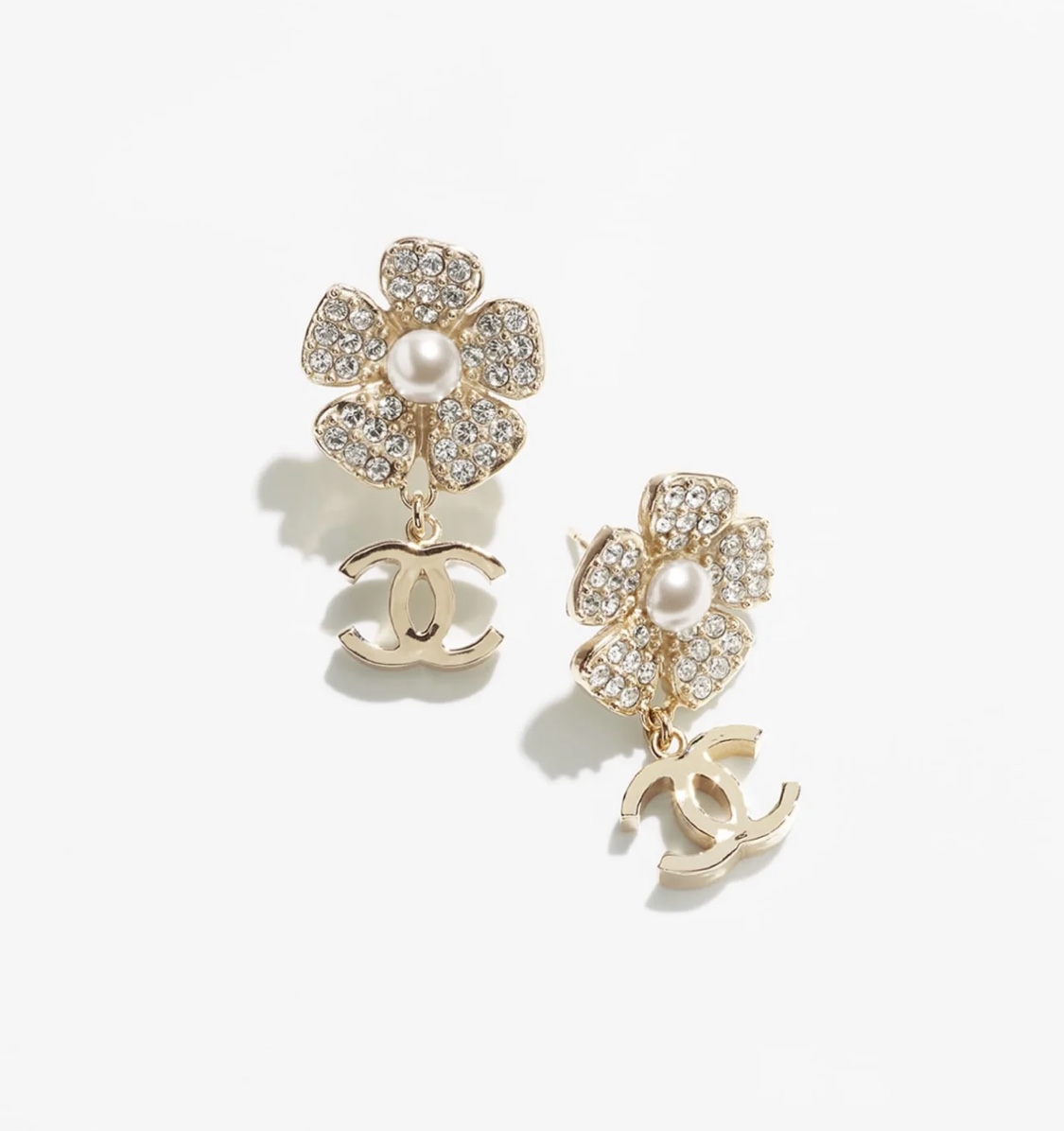 P90 Aujourd'hui nouveau ☁️ Blanche-Neige 22B nouveau camélia c boucles d'oreilles diamant boucles d'oreilles plein d'étoiles classique double C trop flash trop cher pry avec classique éléments camélia blanc à la mode valeur coûteuse 🆙 Achat exclusif de yb personnalisé matériel en laiton cire incrusté de zirconia 0306070-high-fashion sacs.