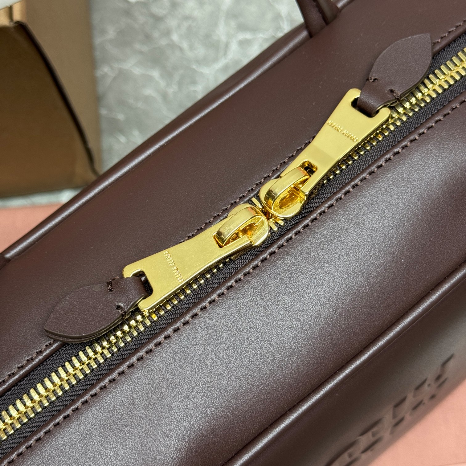 P1760✔️ M💕New Briefcase👉5BB117As principais marcas deste ano adotaram os elementos de moda do forro de lona de rede quente, esta bolsa é legal para enquadrar o design multifuncional requintado de uma mistura de elementos masculinos e femininos de letargia casual naturalmente fluindo livremente cheio de personalidade grande capacidade também é muito leve simples, mas não simples lutador de moda principal quase manualmente um Tamanho: 34X23X12cm