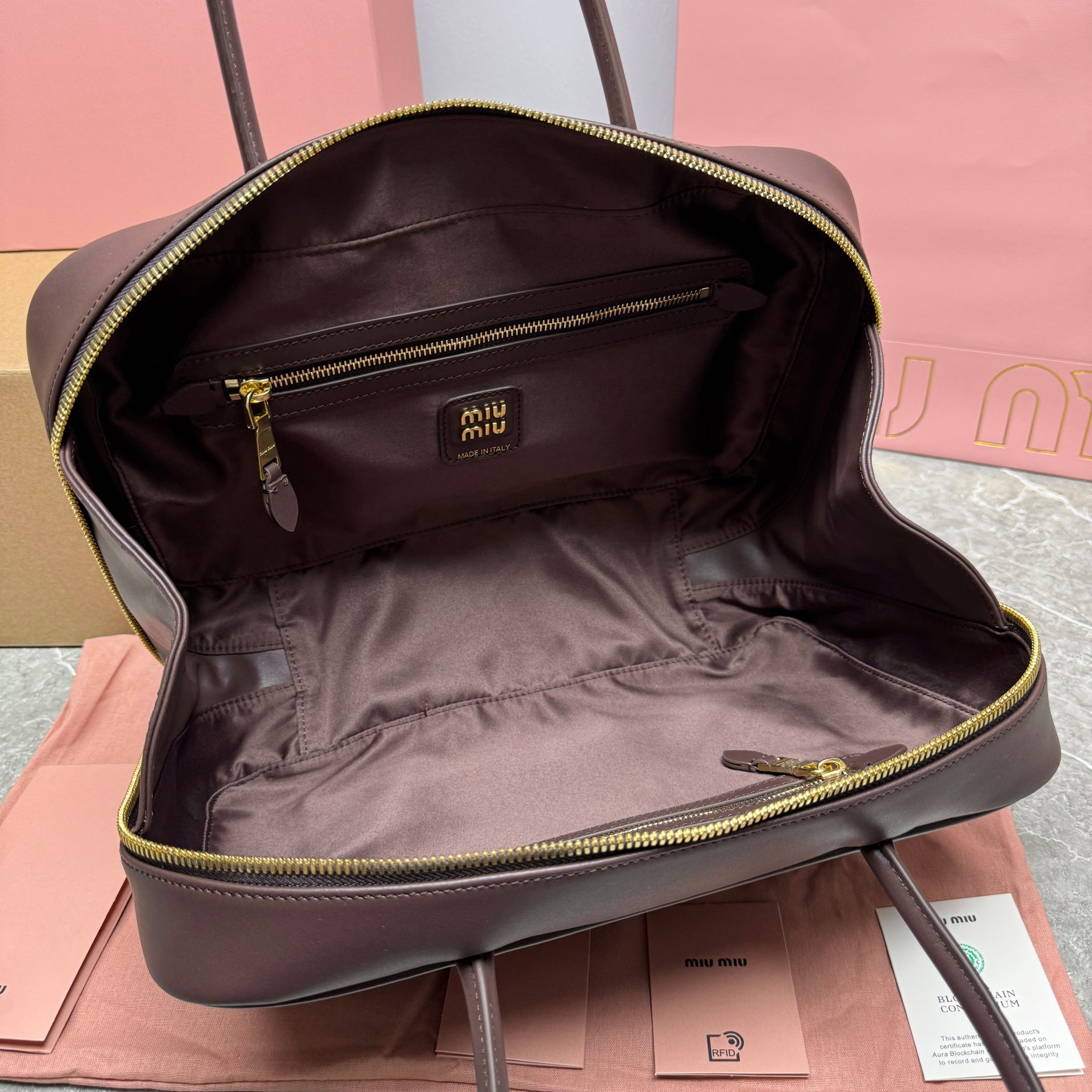 P1760✔️ M💕New Briefcase👉5BB117As principais marcas deste ano adotaram os elementos de moda do forro de lona de rede quente, esta bolsa é legal para enquadrar o design multifuncional requintado de uma mistura de elementos masculinos e femininos de letargia casual naturalmente fluindo livremente cheio de personalidade grande capacidade também é muito leve simples, mas não simples lutador de moda principal quase manualmente um Tamanho: 34X23X12cm