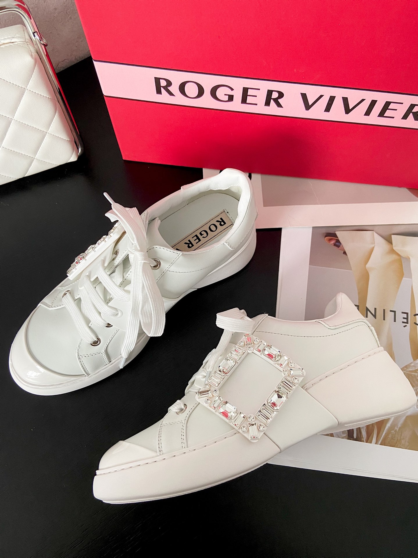 RV vivi diamond buckle sneaker! When modern fashion meets street style, this eye-catching sneaker is handcrafted from cowhide leather and finished with an irregular diamond-embellished buckle for a vibrant, cool look! Five colors: pink/blue/white/red/yellow Size 35-40 P860