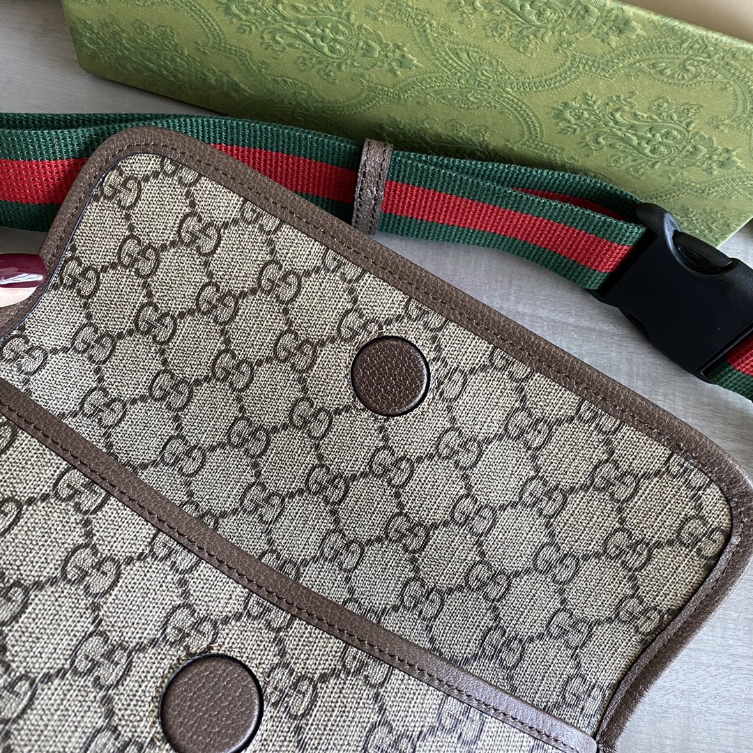 G493930 P1100New packaging! Size 24.5x16.5x3.8 #New fanny pack series fanny pack made of GG Supreme canvas with vintage style design style with leather piping can be wrapped around the waist with green and red webbing and buckle to ensure the security oval GUCCI leather label with tiger head pattern adjustable nylon webbing belt with plastic buckle this fanny pack can be worn around the waist or above the hips can be also Can also be used as a crossbody bag with ️full set of the latest green collection of eco-friendly packaging and reusable canvas shopping bags-High Fake Factory