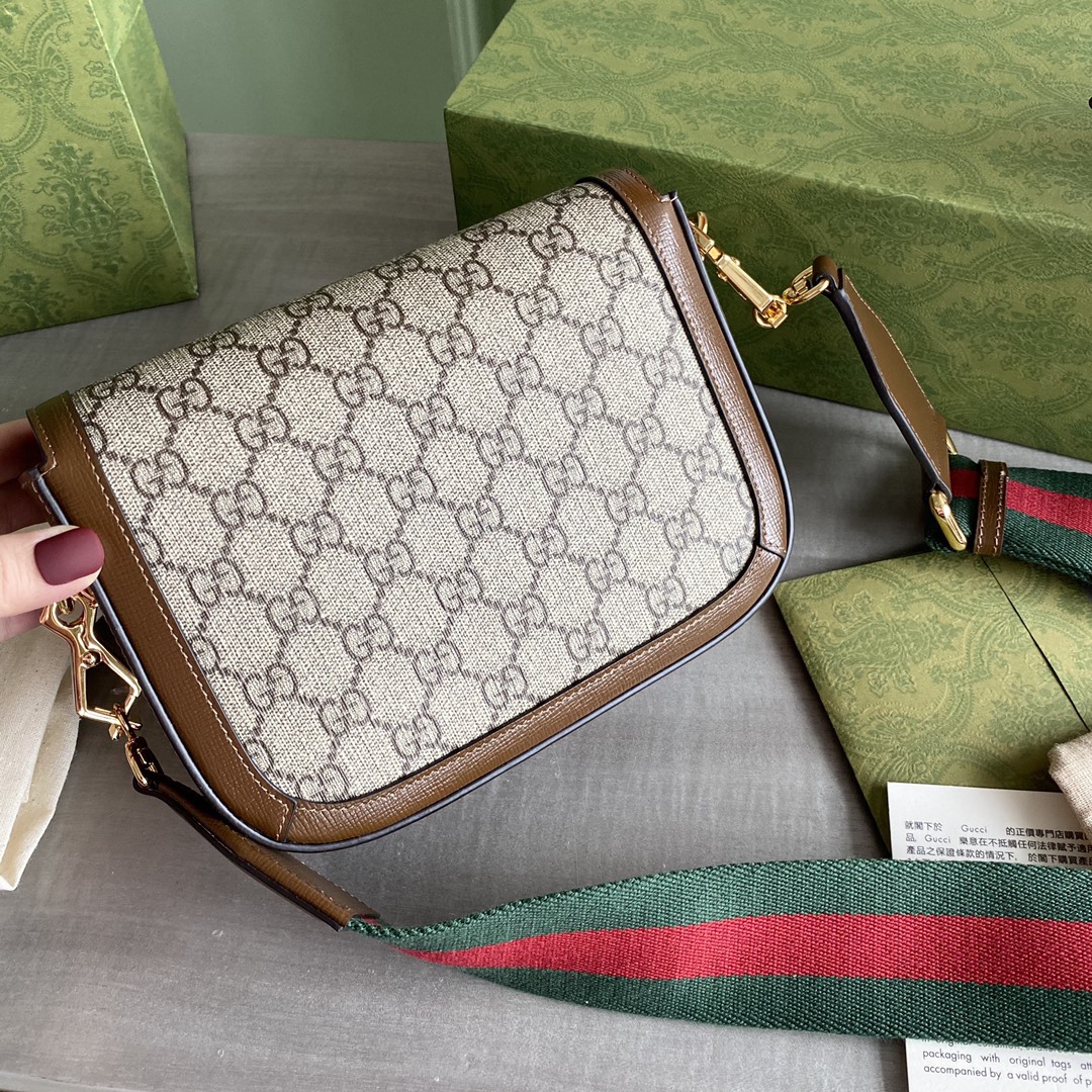 Gucci Horsebit Buckle 1955 mini handbag adds a mix of styles to this retro-inspired collection G658574:20.5/14.5/5cm $1700 (full set of the latest packaging) Detachable shoulder straps: 1: nylon webbing shoulder straps (48cm high) 2: leather shoulder straps (55.5cm high) This mini handbag comes with two different straps with the same tone of leather. Shoulder strap can present a low-key elegant atmosphere with red and green webbing shoulder strap highlights the strong brand identity connotation comes with ️ a full set of the latest green series of environmentally friendly packaging pictures inside the packaging all complete 1: customs box 2: embossed gift box 3: embossed gift bag 4: environmental recyclable shopping bag 5: environmental dust bag 6: the original Sydney paper 7: invoice + manual + identity card + envelope + invoice folder and so on 8: customs stickers, customs Label and so on 9: environmental protection ribbon (can be used as shoelaces) 10: other - high imitation factory