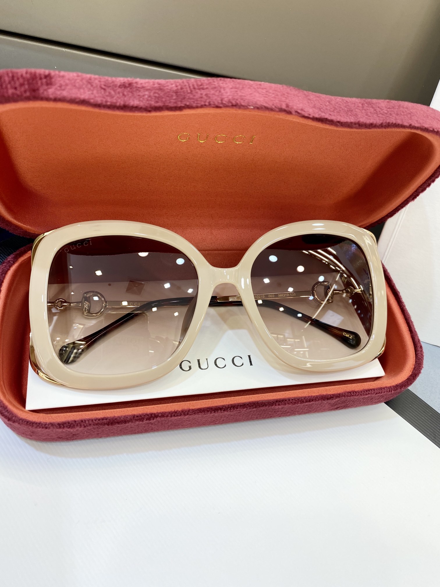 P265  
Gucci
GG1021S
Size:56口18-135-高仿包包