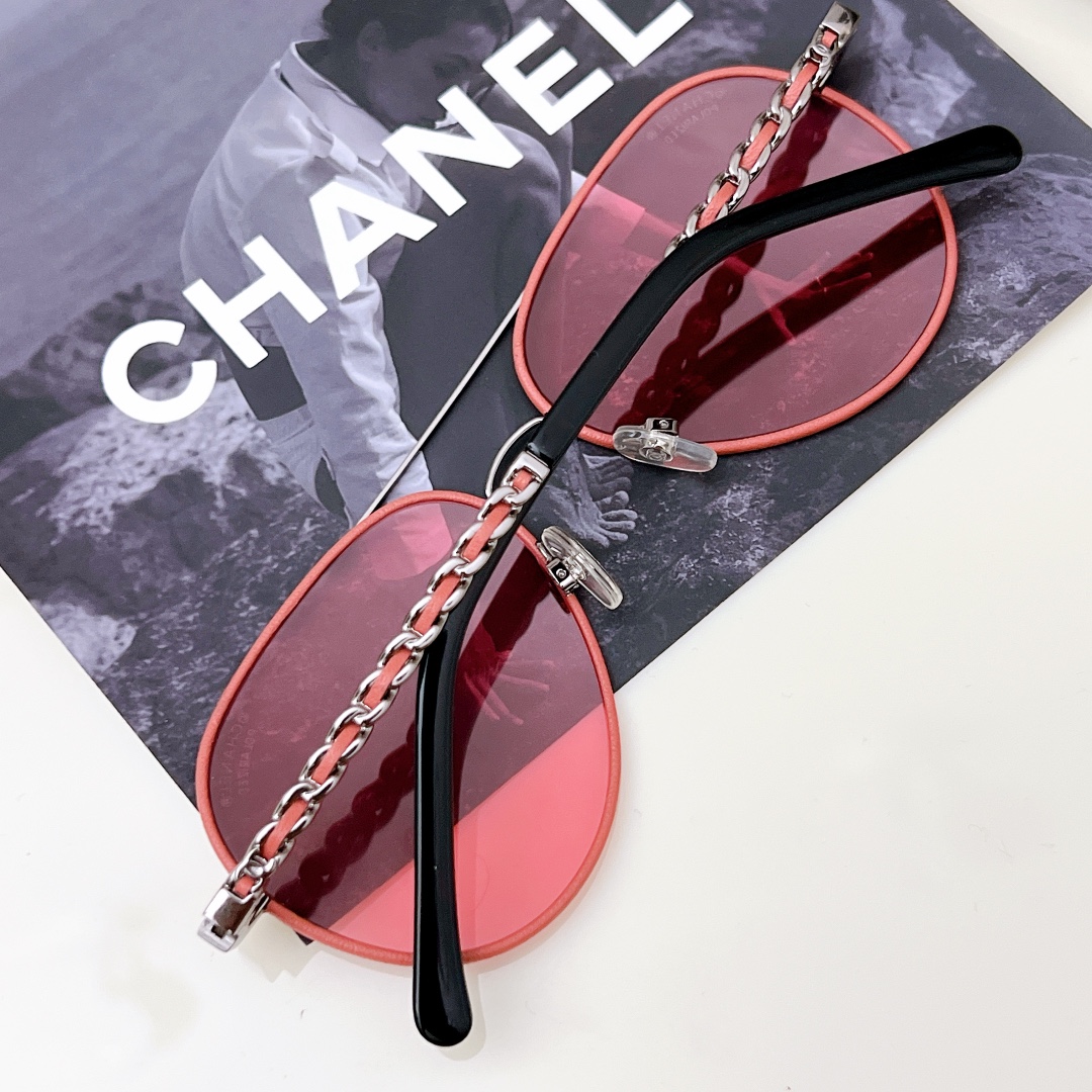 P215 CHANEL Grand-mère Modèle ch4219-Q Taille 59/14-145 Femmes flying toadstool Chaîne iconique classique ⛓ peau de mouton temples d'une seule pièce mode haut de gamme La monture est entièrement faite de bords enveloppés de peau de mouton Les lentilles sont faites de lentilles polarisées classiques Polaroid L'effet de conduite anti-lumière anti-fatigue est très bon Les grappes de couleurs du site officiel sont nombreuses Venez l'acheter ! 🔝🔝🔝