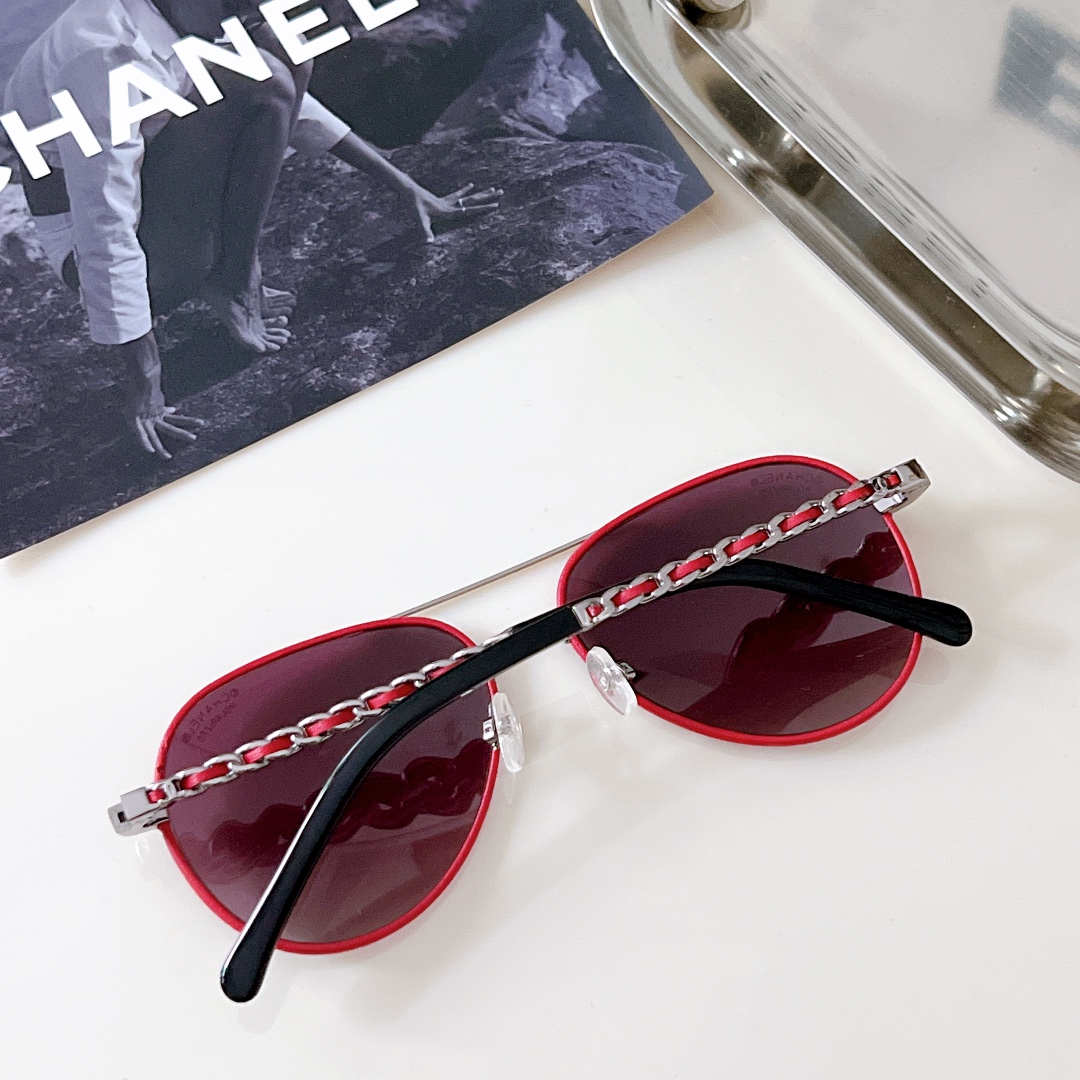 P215 CHANEL Fragrant Grandma Model ch4219-Q Size 59/14-145 Women's flying toadstool Classic iconic chain ⛓ Sheepskin one-piece temples High-end fashion The frames are all made of sheepskin wrapped Lenses are made of classic Polaroid polarized lenses The effect of driving against light and anti-fatigue is very good The official website color clusters are many Come to buy it! 🔝🔝🔝