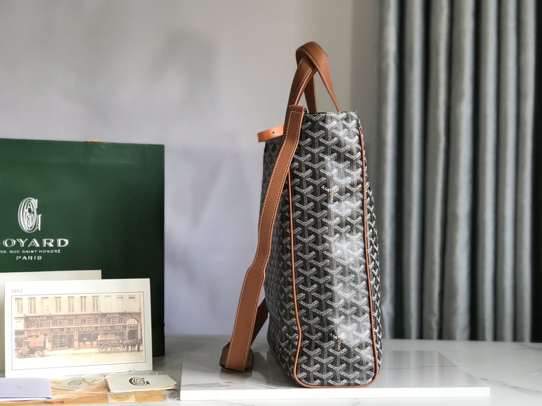 P1500 Goyard tote Voltaire brown men's tote handbag is a vertical version of the iconic Saint Louis bag with more structural delineation of the functionality of the bag both large capacity and sophisticated aesthetic full of urban and modern charm handheld shoulder strap is relatively wide carrying comfort is very high both 🉑️ leisure travel and 🉑️ Business work with the shoulder strap to change different back delivery gift bag 🛍️ gift for self-use are comfortable Size: 38 * 35 * 11.5 Code: 020190-high imitation factory