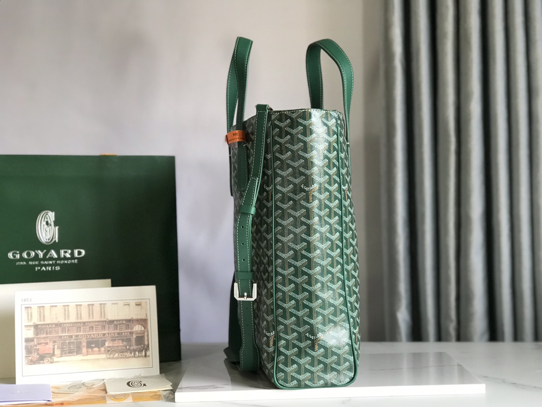 P1500 Goyard tote A bolsa de mão masculina Voltaire tote é uma versão vertical da icónica bolsa Saint Louis, com uma função de saco mais estruturada e estética requintada, cheia de charme urbano e moderno. A alça de ombro é mais larga e o conforto de transporte é muito elevado, tanto em 🉑️ viagens de lazer como em 🉑️ negócios Trabalhar com a alça de ombro para mudar as diferentes formas de entrega de volta saco de presente 🛍️ presente para auto-utilização são confortáveis Tamanho: 38 * 35 * 11,5 Código: 020190 verde - alta imitação de fábrica