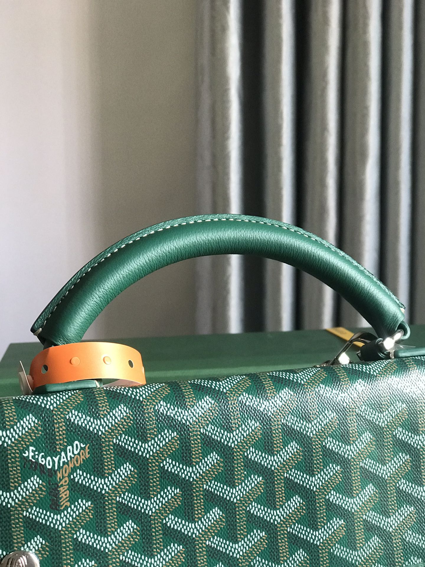 P1420 Goyard Saint Leger Green Folding BackpackSaint Leger bag follows Goyard's consistent modular design and functionality principlesInterior space is largeMax equipped with removable, adjustable shoulder straps can be cleverly converted as a briefcase or backpack to use as an essential companion for daily travel ❤️Size: 33*35*16cm020318グリーン-ハイフェイクバッグ