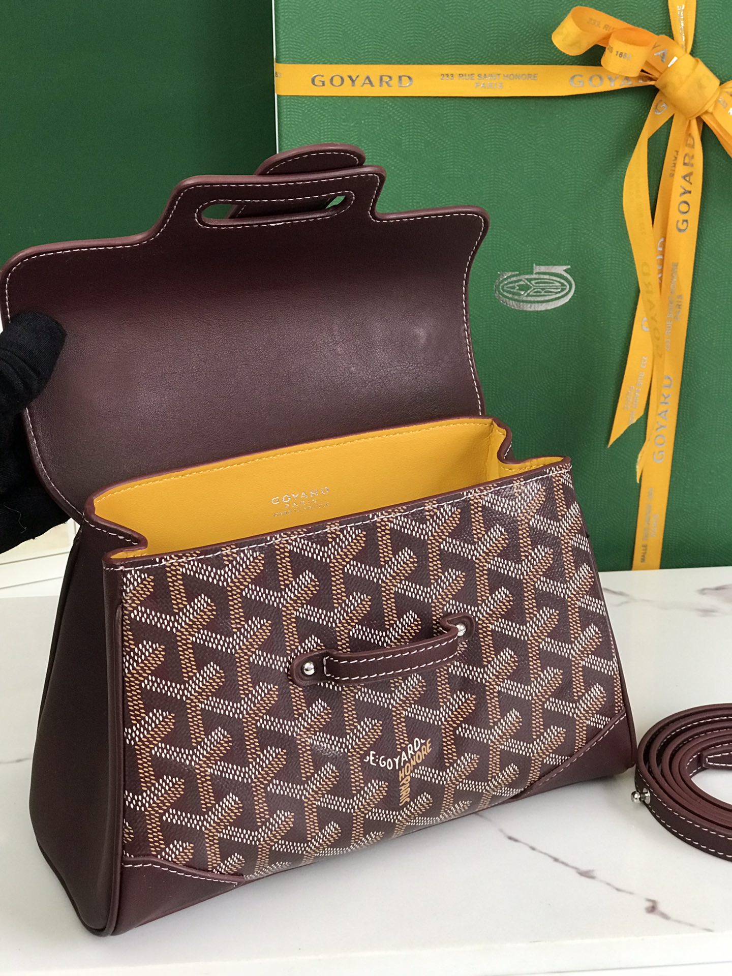 ¡Foto [6]-P1220 Goyard Borgoña Mini Bolsa de Saigón La bolsa de Saigón simboliza el amor, la elegancia y la sofisticación! Mano de obra de bajo perfil y perfecto, este bolso es elegante retro y no perder el estilo es difícil de rechazar el estilo de llevar está más allá de la imaginación la luz ~ 👯 Material: madera esmaltada mango con piel de vaca importada de primera capa 🐂 Dimensiones: 20 × 14,5 × 9cm, más el mango de madera altura total de 25cm-alta réplica bolsos