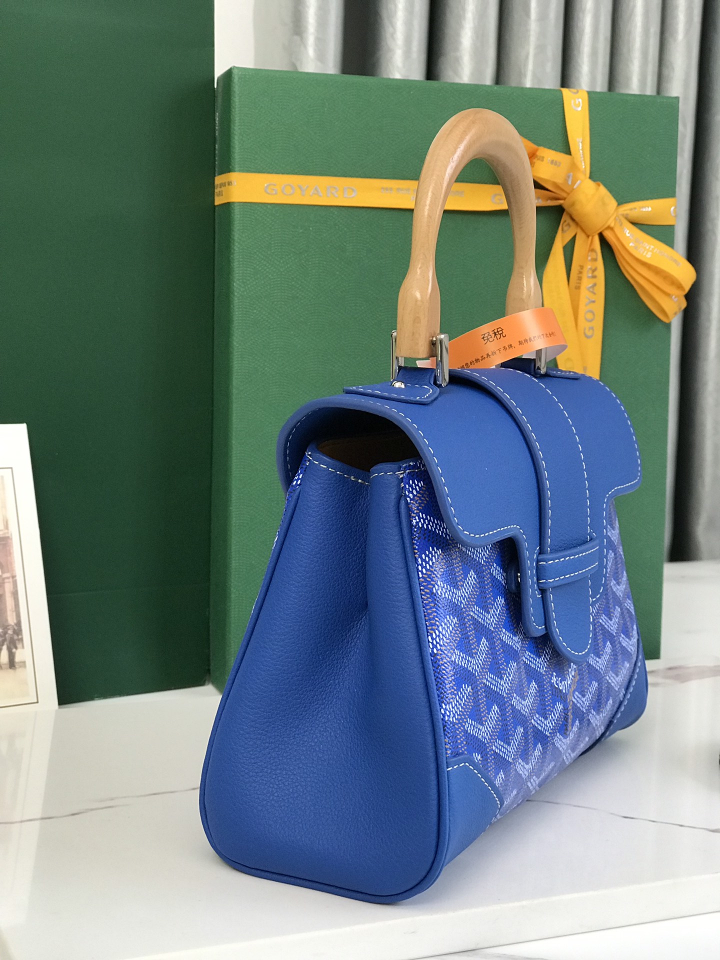 Imagem [2]-P1220 Goyard azul mini Saigon Saigon bag Simbolizando amor, elegância e sofisticação, a bolsa Saigon! Acabamento de baixo perfil e perfeito, esta bolsa é elegante retro e não perde o estilo é difícil de recusar o estilo de transportar está além da imaginação leve ~ 👯 Material: alça de madeira envidraçada com couro de vaca importado de primeira camada 🐂 Dimensões: 20 × 14,5 × 9cm, mais a altura total da alça de madeira de 25cm de altura réplica de bolsas