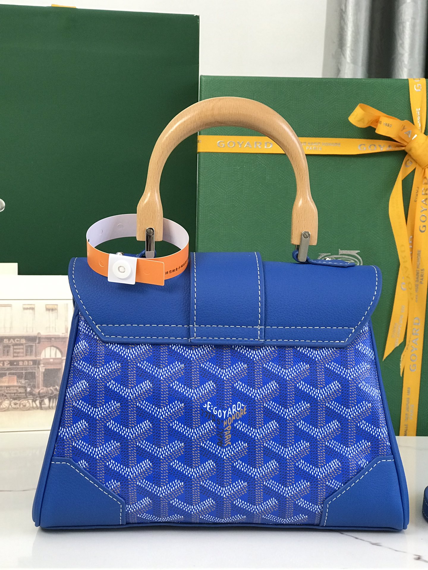 Imagem [3]-P1220 Goyard blue mini Saigon bag A bolsa Saigon simboliza amor, elegância e sofisticação! Acabamento de baixo perfil e perfeito, esta bolsa é elegante retrô e não perde o estilo é difícil de recusar o estilo de transporte está além da imaginação leve ~ 👯 Material: alça de madeira envidraçada com couro de vaca importado de primeira camada 🐂 Dimensões: 20 × 14,5 × 9cm, mais o cabo de madeira altura total de 25cm de altura sacos de réplica