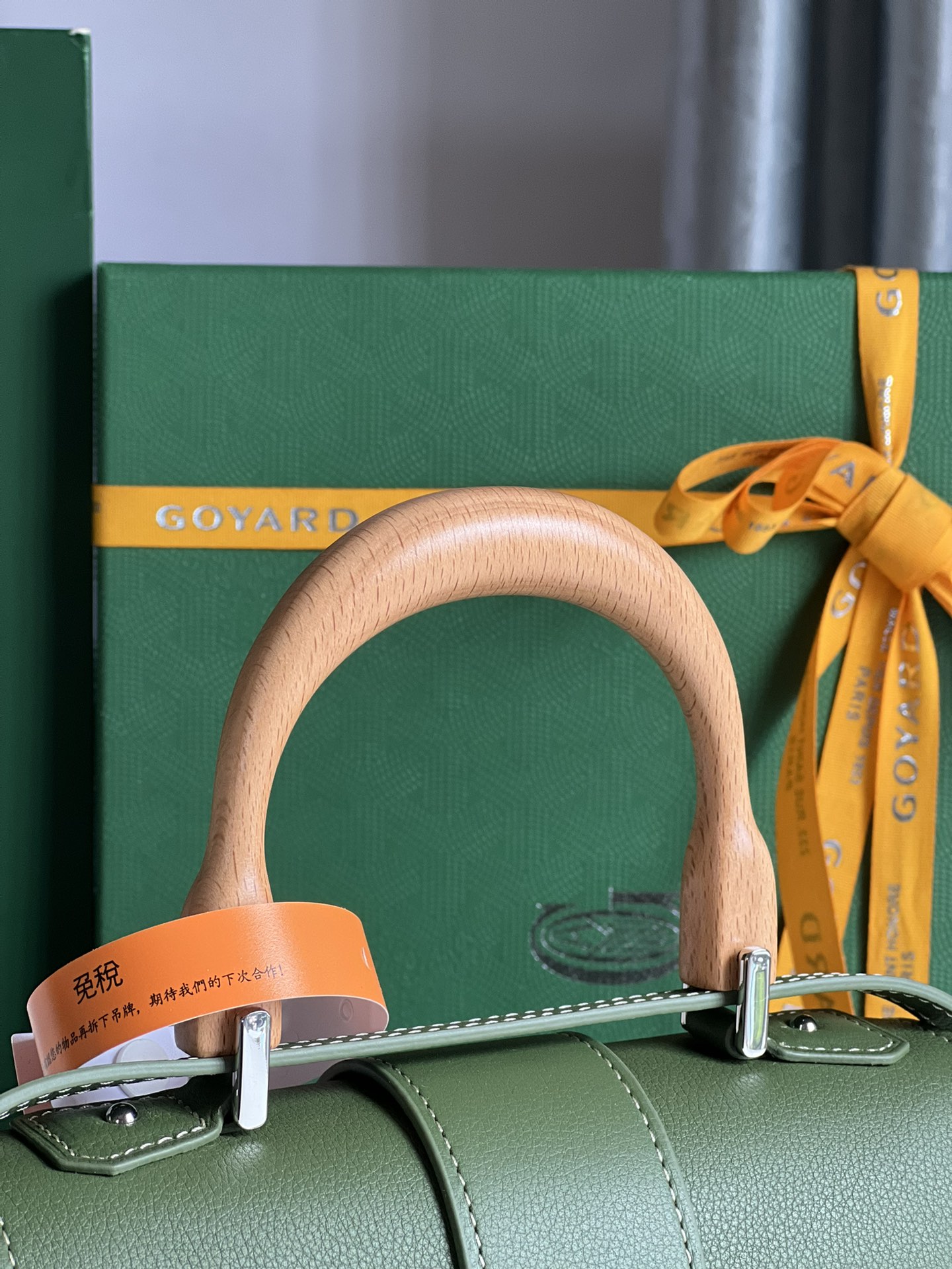 P1320 vert kaki version souple du mini sac Saïgon avec une apparence petite et délicate pour évoquer l'élégance unique de Goyard et l'esprit de voyage dans un style classique, mais aussi en ligne avec la tendance contemporaine de favoriser l'utilisation de "petits sacs" est une œuvre d'art Bandoulière en cuir détachable peut être astucieusement convertie en trois façons de porter --La bandoulière en cuir détachable peut être astucieusement convertie en trois styles de portage - à la main, en bandoulière et à l'épaule taille : 20 × 15 × 7,5 cm - haute imitation d'usine