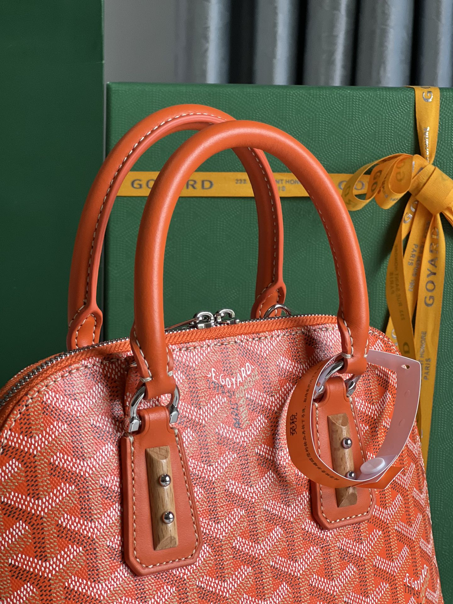 P1560 Bolso Goyard Vendôme Marrón Concha ™️Heredando el estilo y la artesanía únicos de la marca: correa de hombro desmontable, detalles de madera incrustada, esquinas de cuero, cremallera grande, forro amarillo y su distintiva forma de concha para una muestra más moderna y sofisticada de suavidad y ligereza femeninas 🉑️Shoulder carry🉑️Hand carry👇🏻👇🏻Tamaño: longitud inferior 23 cm*altura 18,5 cm*anchura inferior 10 cm