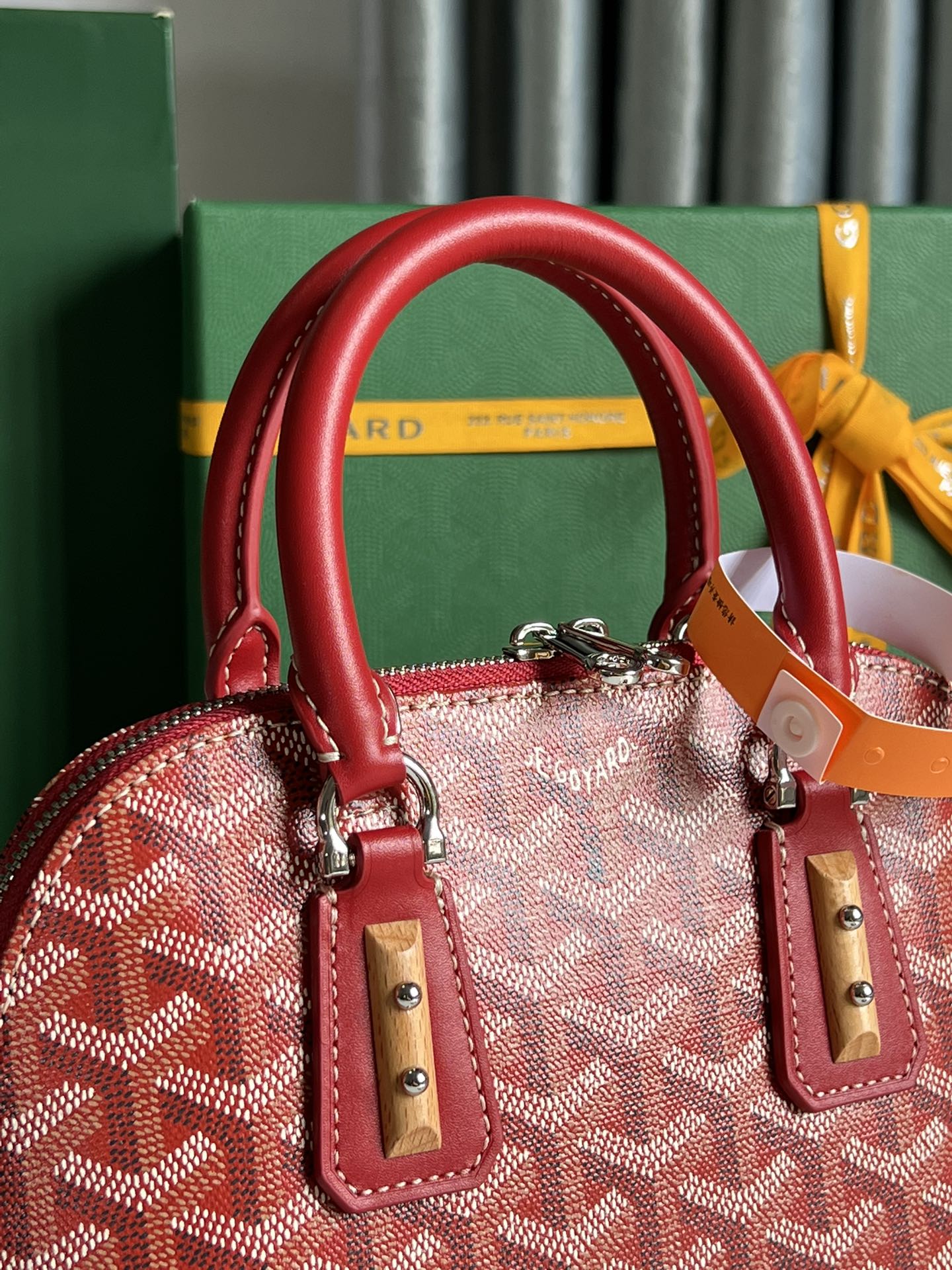 P1560 Bolso Goyard Vendôme Marrón Concha ™️Heredando el estilo y la artesanía únicos de la marca: correa de hombro desmontable, detalles de madera incrustada, esquinas de cuero, cremallera grande, forro amarillo y su distintiva forma de concha para una muestra más moderna y sofisticada de suavidad y ligereza femeninas 🉑️Shoulder carry🉑️Hand carry👇🏻👇🏻Tamaño: longitud inferior 23 cm*altura 18,5 cm*anchura inferior 10 cm