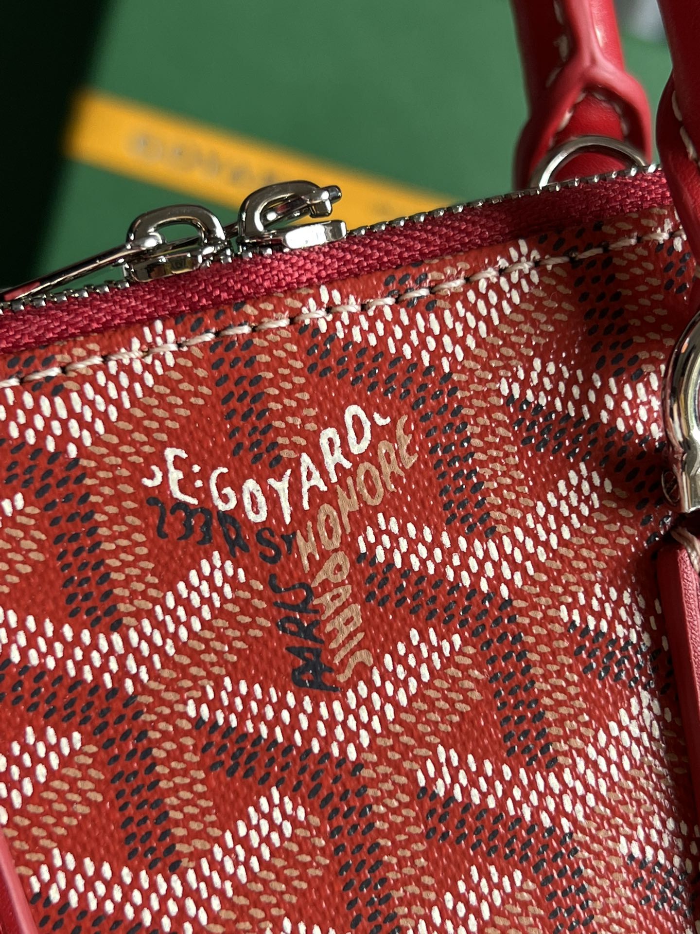 P1560 Bolso Goyard Vendôme Marrón Concha ™️Heredando el estilo y la artesanía únicos de la marca: correa de hombro desmontable, detalles de madera incrustada, esquinas de cuero, cremallera grande, forro amarillo y su distintiva forma de concha para una muestra más moderna y sofisticada de suavidad y ligereza femeninas 🉑️Shoulder carry🉑️Hand carry👇🏻👇🏻Tamaño: longitud inferior 23 cm*altura 18,5 cm*anchura inferior 10 cm