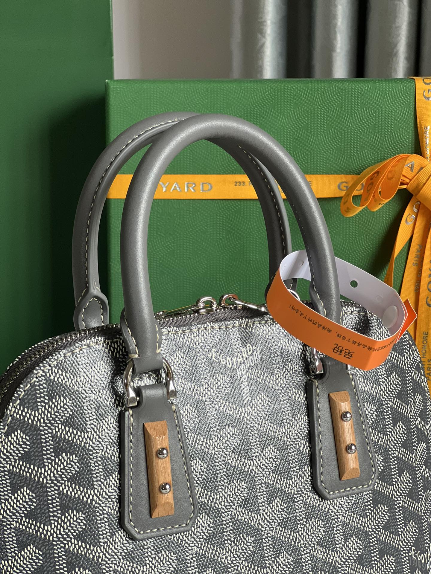 P1560 Bolso Goyard Vendôme Marrón Concha ™️Heredando el estilo y la artesanía únicos de la marca: correa de hombro desmontable, detalles de madera incrustada, esquinas de cuero, cremallera grande, forro amarillo y su distintiva forma de concha para una muestra más moderna y sofisticada de suavidad y ligereza femeninas 🉑️Shoulder carry🉑️Hand carry👇🏻👇🏻Tamaño: longitud inferior 23 cm*altura 18,5 cm*anchura inferior 10 cm