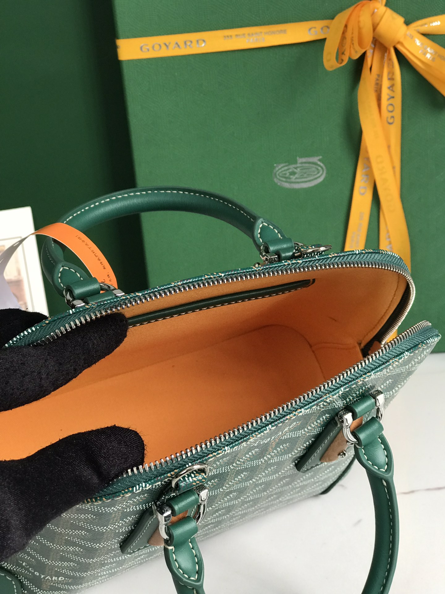 P1560 Bolso Goyard Vendôme Marrón Concha ™️Heredando el estilo y la artesanía únicos de la marca: correa de hombro desmontable, detalles de madera incrustada, esquinas de cuero, cremallera grande, forro amarillo y su distintiva forma de concha para una muestra más moderna y sofisticada de suavidad y ligereza femeninas 🉑️Shoulder carry🉑️Hand carry👇🏻👇🏻Tamaño: longitud inferior 23 cm*altura 18,5 cm*anchura inferior 10 cm