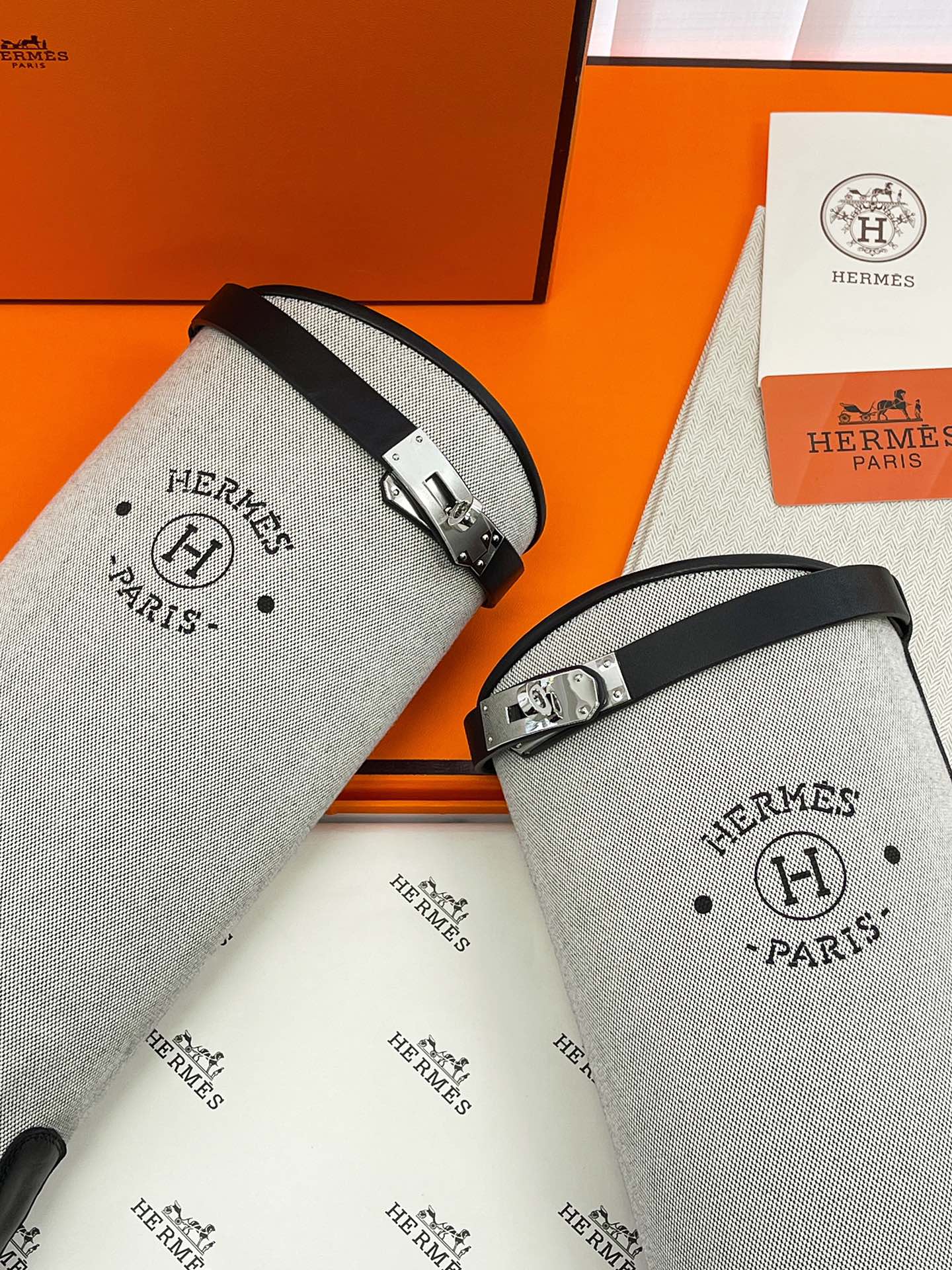 ¡--Today's nuevo 🛒 - botas Hermeskelly en nombre del nivel! ¡Todos sabemos que Hermes para los requisitos de cuero son muy estrictas esta botas de cuero todo el espesor del material personalizado importado y textura de cuero es muy buen costo es también cerca de tres veces el costo de las botas ordinarias material del forro es también importado suela de cuero de vaca personalizado es importado de Italia y también tienen que ser engrosada cinco botones decorativos de oro todo el acero no se oxida no se oxida brillo es muy bueno! Altura del cilindro 39cm Altura del tacón 2cm Color: negro, marrón Yardage: 35-39 (40 a medida no retornables) P1700-Fábrica de alta moda