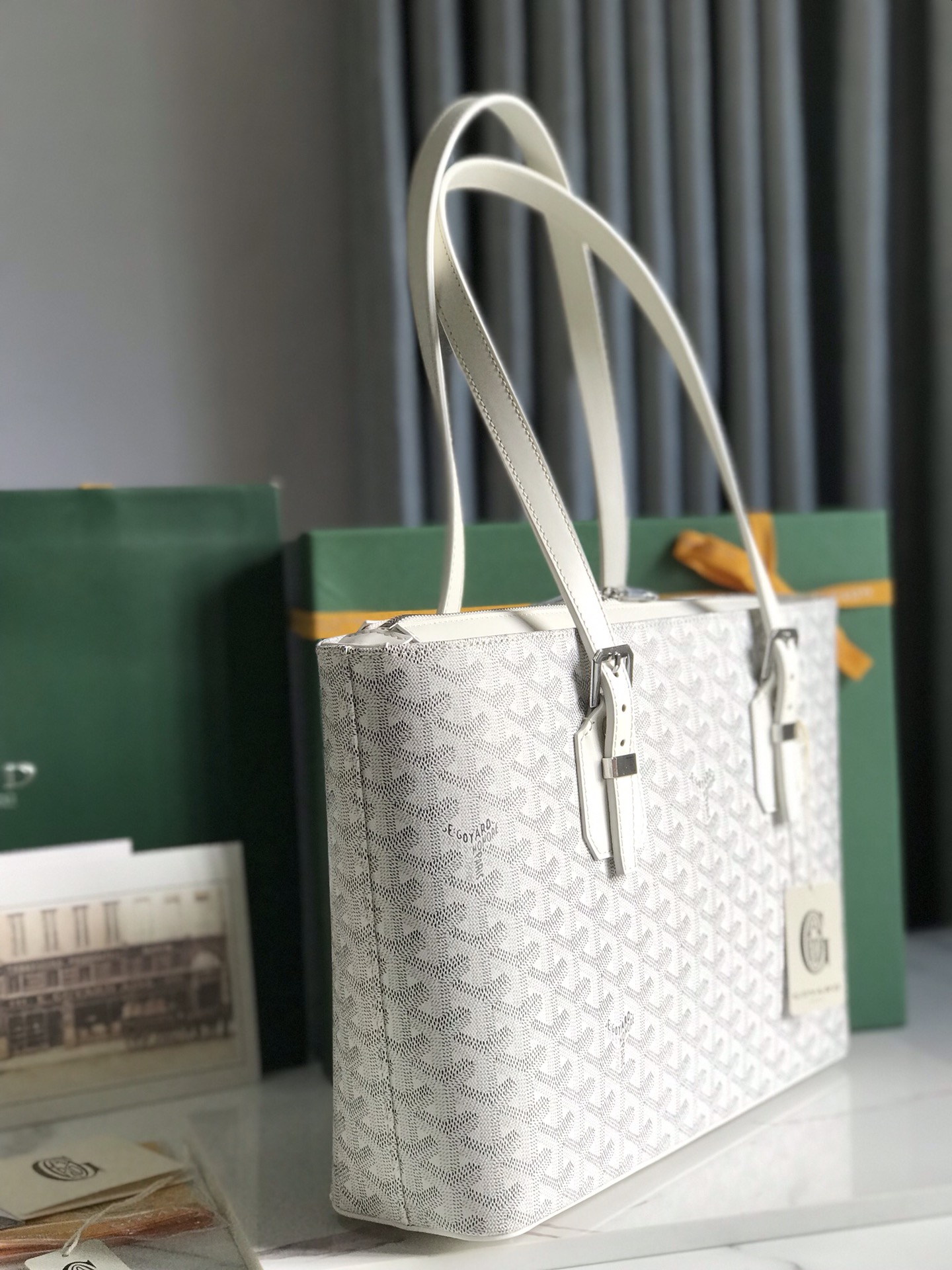 ¡P1720 Goyard espacio de plata antigua bolsa de forma vertical rebosante de sensibilidad de la moda urbana elegante simplicidad unisex fresco modelo completo de doble apertura con cremallera de doble compartimento bolsillos longitud de la manija se puede ajustar tanto en la mano y el hombro! Tamaño: 35.5*24.5*10cm-Alta fábrica de imitación