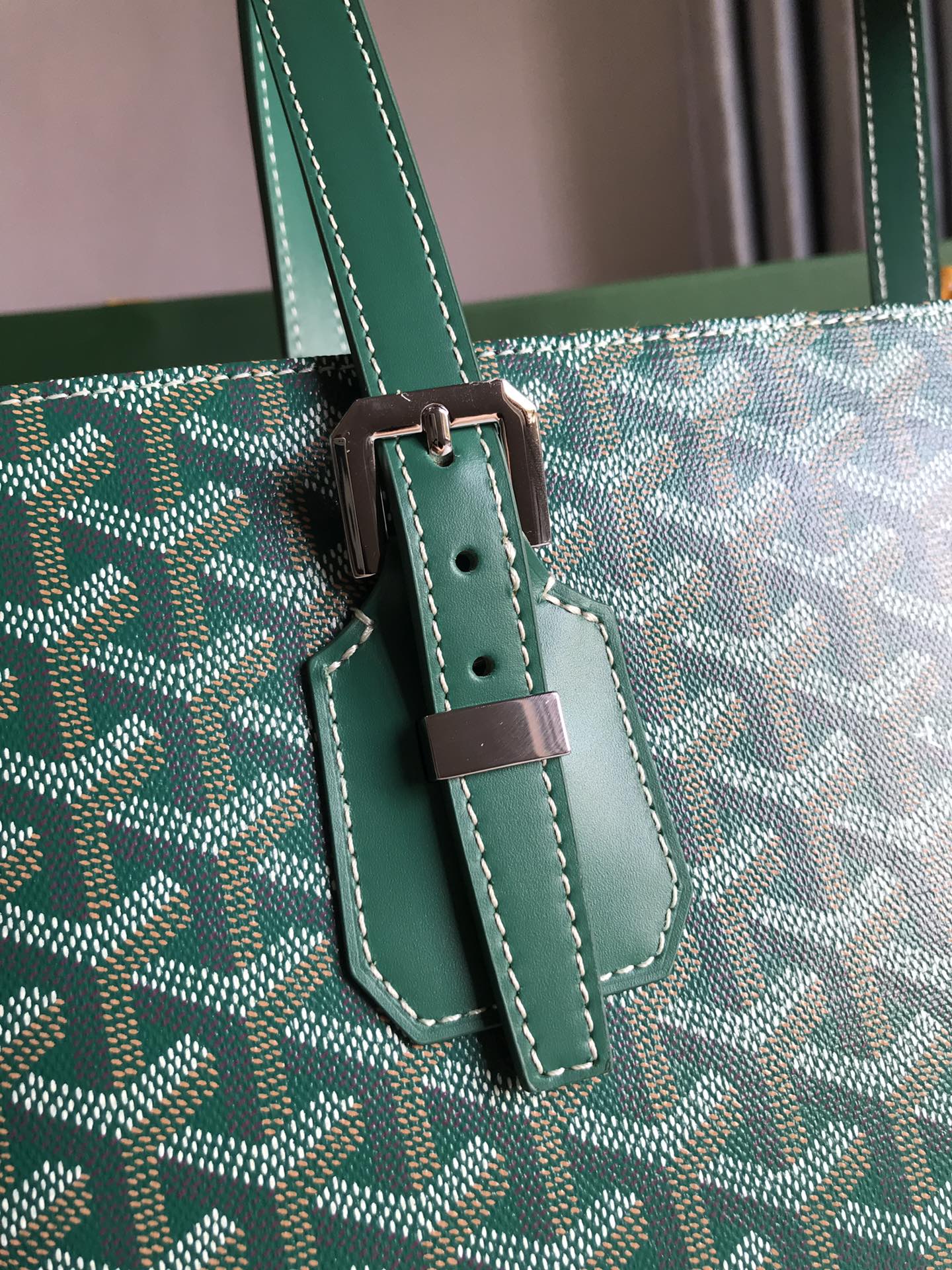 P1720 Goyard green antique bag forme verticale débordant de sensibilité à la mode urbaine simplicité élégante modèle unisexe cool ouverture complète à double zip avec poches à double compartiment longueur de la poignée ajustable à la main ou à l'épaule ! Taille : 35.5*24.5*10cm-Hauts Sacs Faux