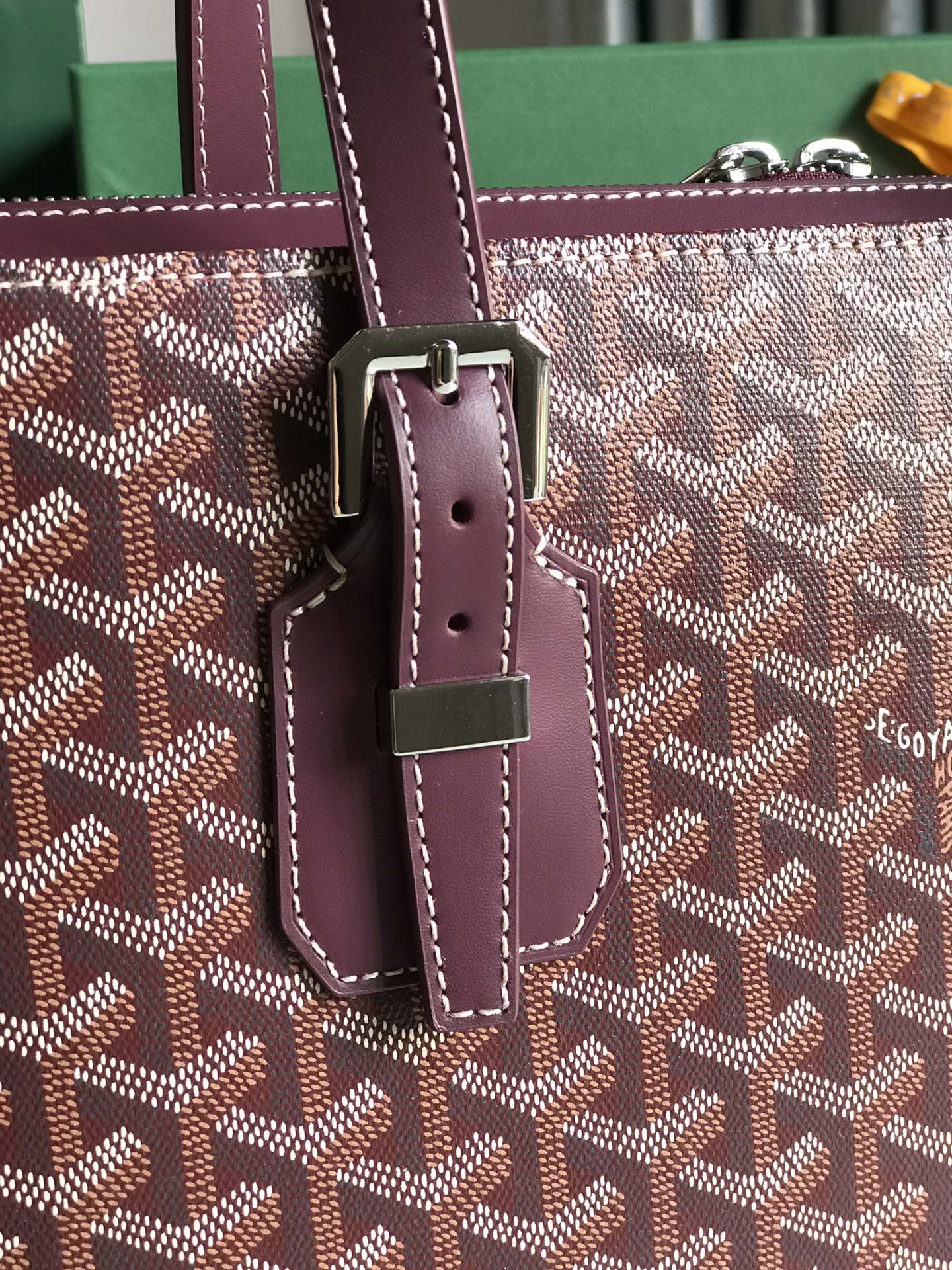 P1720 Goyard burgundy antique bag upright shape overflowing with urban fashion sensibility elegant simplicity unisex cool model full double zipper opening with double compartment pockets handle length can be adjusted either handheld or shoulder! Size: 35.5*24.5*10cm-High-fashion factory