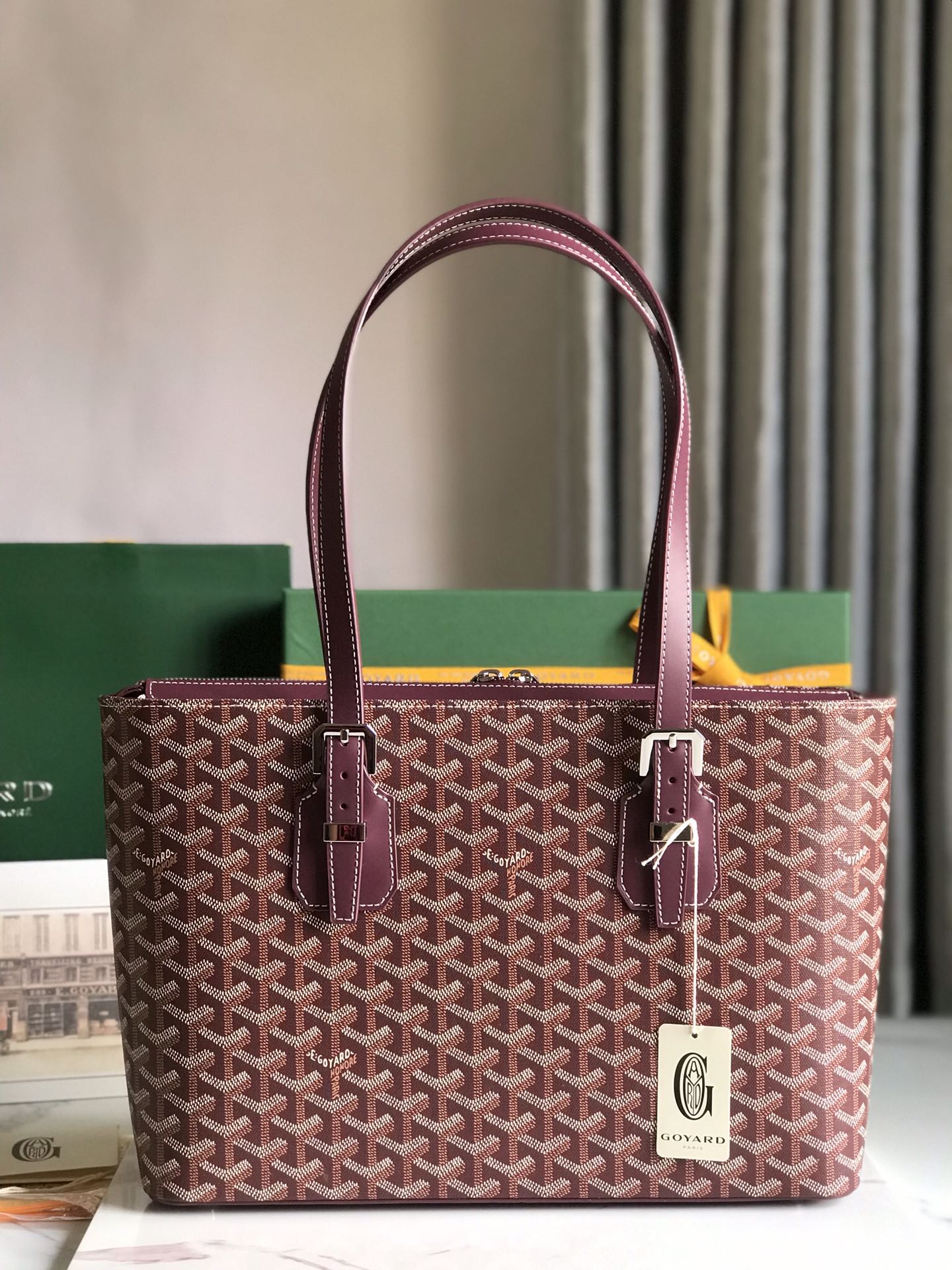 P1720 Goyard burgundy antique bag upright shape overflowing with urban fashion sensibility elegant simplicity unisex cool model full double zipper opening with double compartment pockets handle length can be adjusted either handheld or shoulder! Size: 35.5*24.5*10cm-High-fashion factory