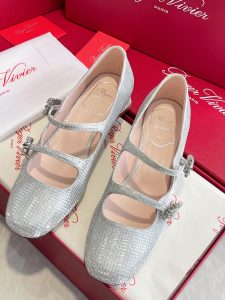 ¡RV correa de hebilla doble boca poco profunda Mary Jane ballet zapatos individuales ! ¡Superior de dos correa de hebilla adornada con hebilla cuadrada de diamantes Elegancia exquisita y no perder la comodidad Miss Qian Jin estilo celebridad en el pie en la sensación de la cara Li Guiqi talón es geométrica talón en los elementos de los años sesenta Siente tirón completo! Medida: 35-39 (34, 40 personalizados no reembolsables y no intercambiables) P760-Altos bolsos de imitación