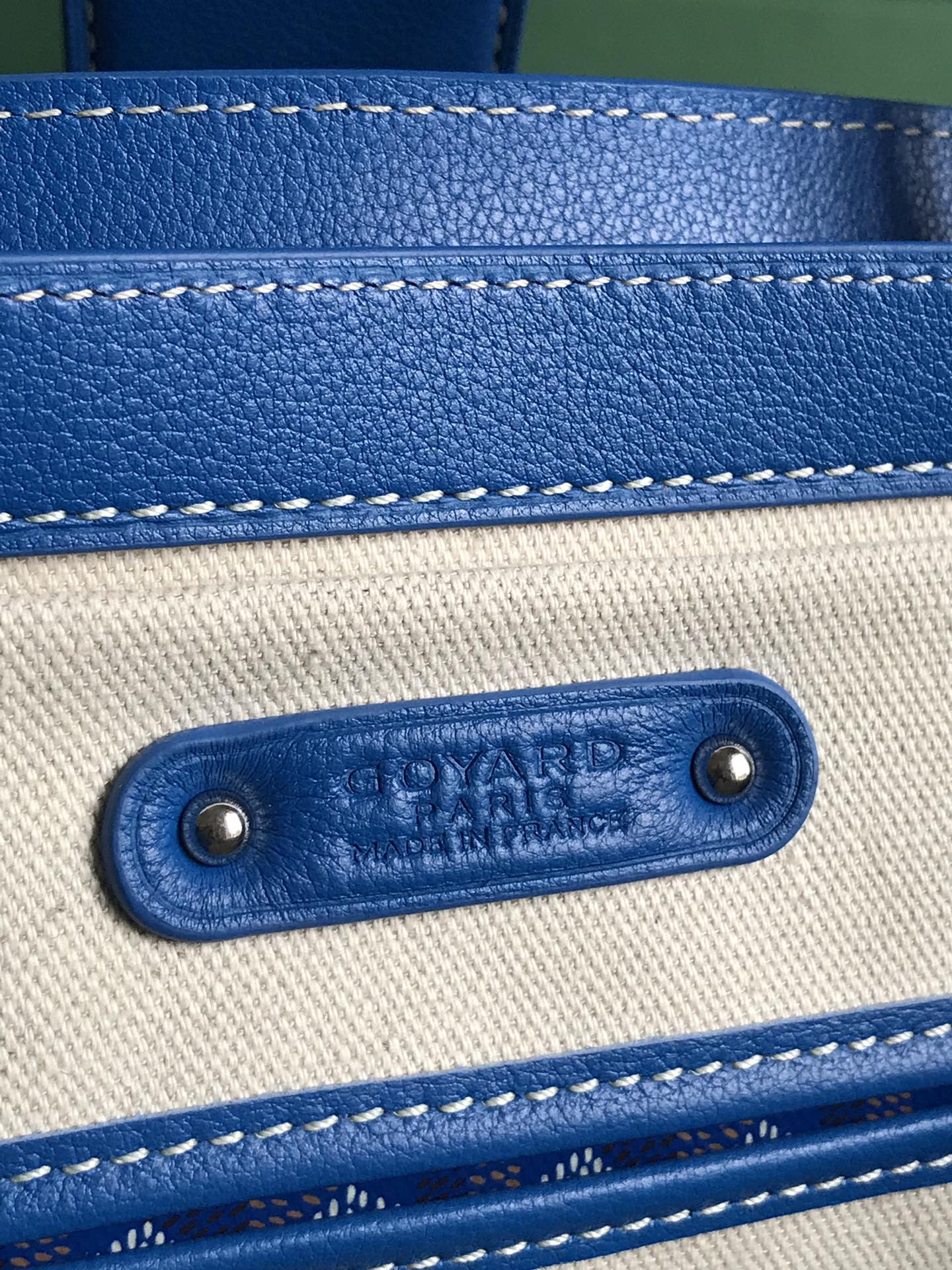 P1980 Goyard Blue Saigon Tote حقيبة سايغون الزرقاء هذه الحقيبة الأم سايغون لديها هالة BK بمجرد ظهورها على الساحة بشكل عام أكثر جاذبية وأناقة في نفس الوقت تنضح بسحر فريد وخامل كلا الجانبين 🉑️ السعة الداخلية غير القابلة للطي كبيرة جدًا تلتزم بالتطبيق العملي المتسق وخفة الاختبار الفعلي 🉑️ وضع 14 من ماك برو 11 لونًا يمكن اختيارها حسب الرغبة! ألوان كلاسيكية مناسبة جدًا لفصلي الخريف والشتاء ألوان مشرقة وجميلة يمكن أن تجعل الموسم الباهت أكثر حيوية الحجم: 34x18x24 سم 🔎020236 أزرق - مصنع تقليد عالي