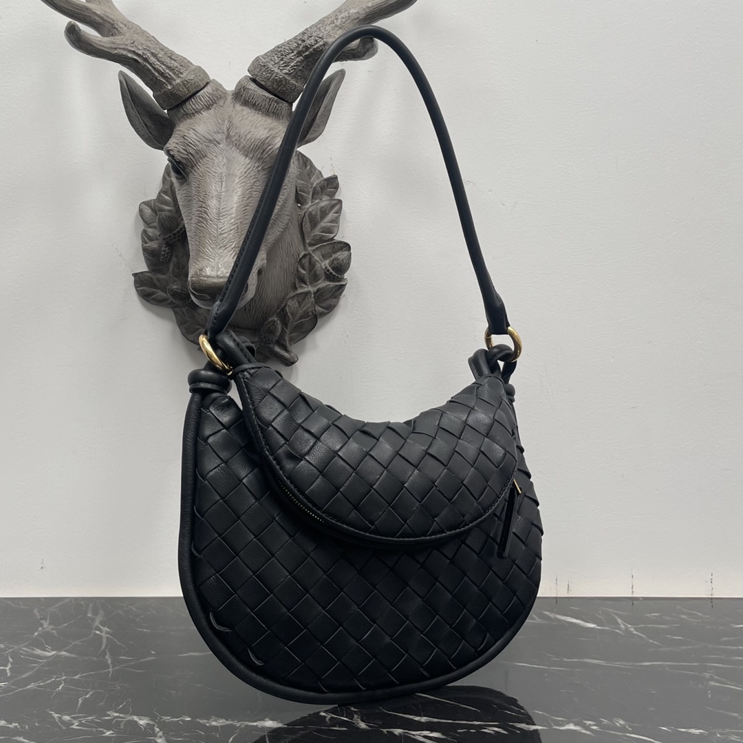 ¡Bottega Veneta Pequeño café Gemelli Una bolsa de axila muy caliente 🔥 diseño único de media luna es muy reconocible! Shu Qi con el mismo modelo ✨ Twin bolsa tiene una media luna extraíble cremallera de mano con un sentido del diseño, al mismo tiempo, pero también con un buen partido para hacer que la gente brillante Diseño estructural único para satisfacer las necesidades de diferentes ocasiones Pequeño Modelo N º: 8004 Tamaño: 24,5 * 7 * 19cm - alta fábrica de imitación