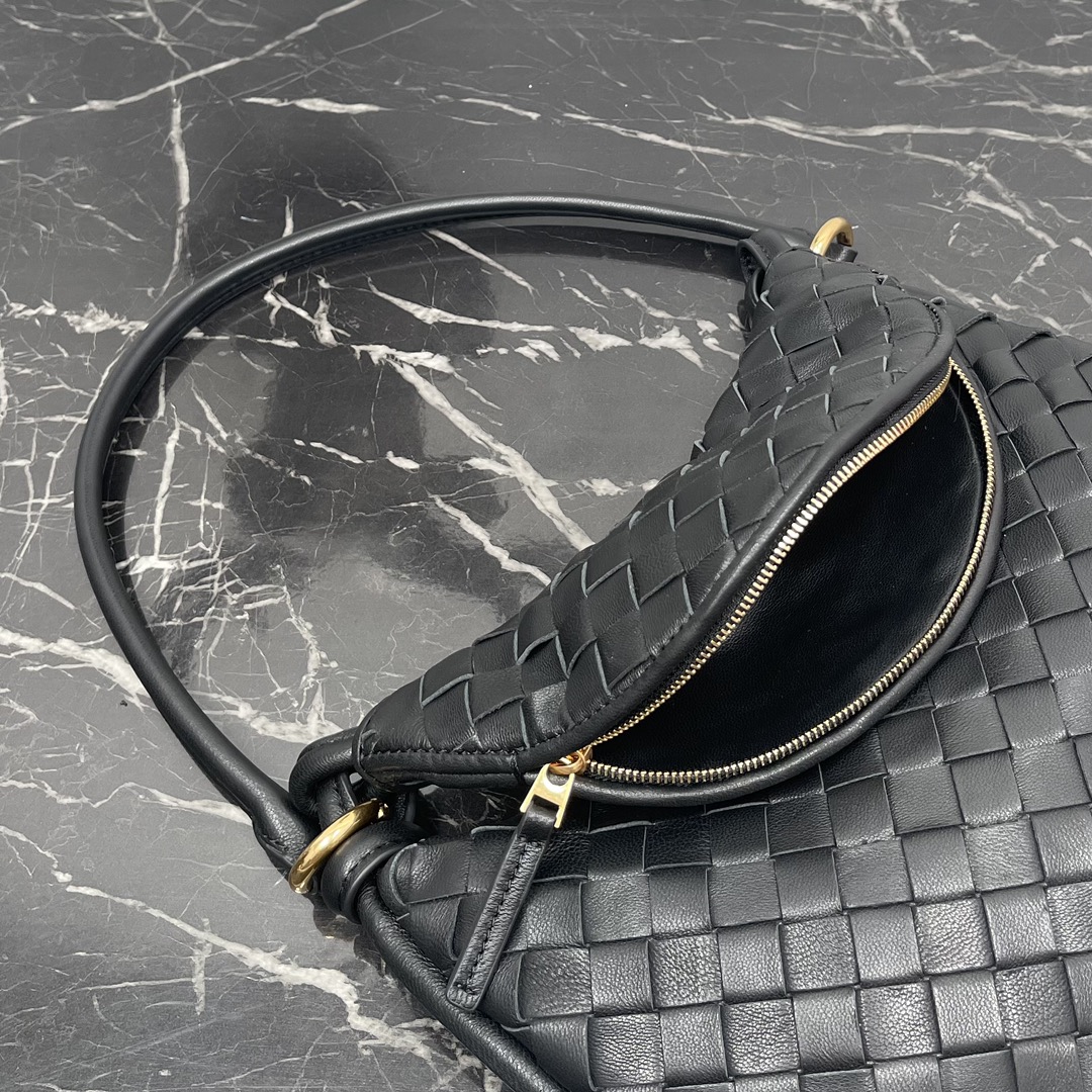 ¡Bottega Veneta Pequeño café Gemelli Una bolsa de axila muy caliente 🔥 diseño único de media luna es muy reconocible! Shu Qi con el mismo modelo ✨ Twin bolsa tiene una media luna extraíble cremallera de mano con un sentido del diseño, al mismo tiempo, pero también con un buen partido para hacer que la gente brillante Diseño estructural único para satisfacer las necesidades de diferentes ocasiones Pequeño Modelo N º: 8004 Tamaño: 24,5 * 7 * 19cm - alta fábrica de imitación