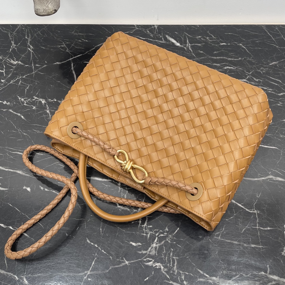 Imagem [1] -Bv Baodiejia Golden Brown Small Eight Buckle Briefcase A bolsa mais prática da temporada é também o parágrafo principal do estilo dinheiro antigo dinheiro antigo finalmente voltou 😭 cada família está atendendo ao grupo jovem apenas bv de volta ao seu próprio melhor estilo e sabor geral sem design excessivo é muito simples bolsa quadrada aberta apenas alça de ombro no hardware de fivela de palavra "8 ″ Um destaque de um look é muito caro, esta é a irmã rica deve carregar a bolsa 25 × 22 × 10.5cm#6015-Sacos de alta moda