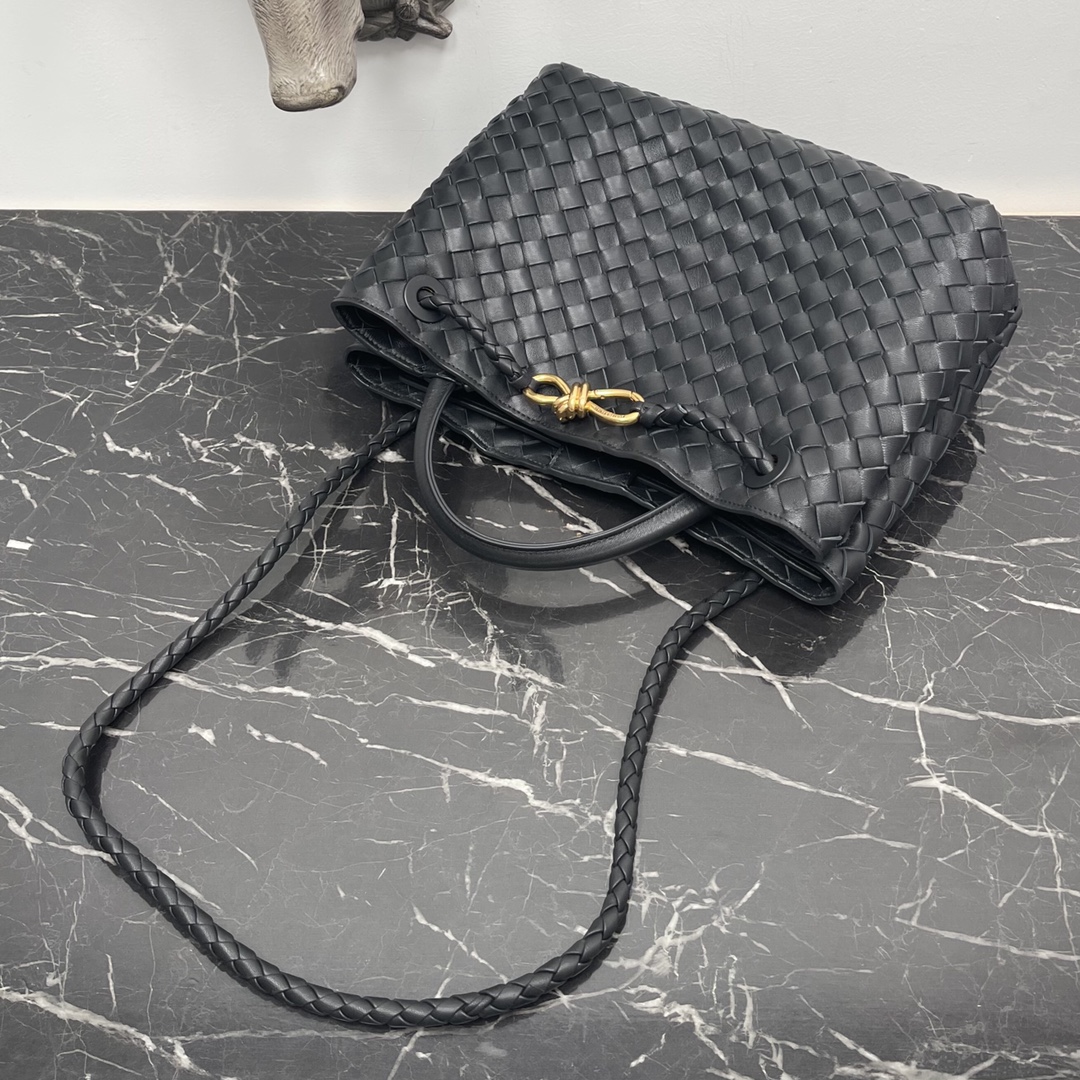 Image [7]-Bv Baodiejia grand noir brillant huit boucle porte-documents dans le sac le plus pratique de la saison est également le paragraphe principal vieil argent style enfin retourné 😭 chaque ménage est la restauration du groupe jeune seulement bv retour à son propre meilleur style et la saveur de la conception globale n'est pas trop est un sac carré ouvert très simple seulement les sangles sur la "8″ boucle. La quincaillerie met en valeur un look très onéreux, c'est la sœur riche qui devrait porter le sac 32,5 × 24 × 12cm#6008-Sacs à la mode