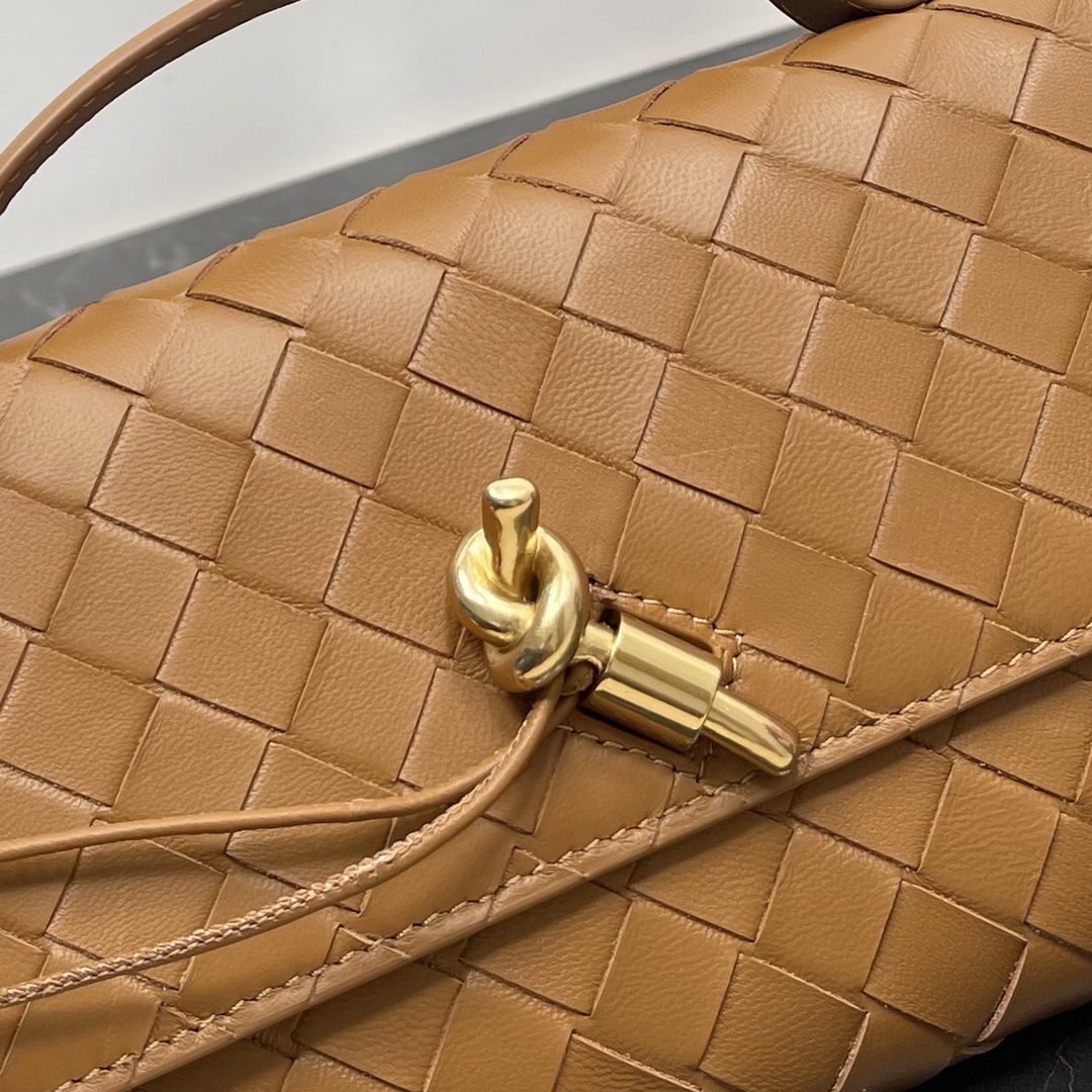 Bottega Veneta marron Andiamo nouveau design importé original peau de mouton matériau toucher délicat de haut niveau exquis et était herbe dure ~ "sac" peut vraiment guérir toutes les maladies métal et la préparation de la collision rend l'aspect général plus à la mode sens de la haute qualité et sa silhouette ligne réinterprétation de la classique traditionnelle presque complètement impopulaire occasions modèles : 3078 Size : 31*13*3cm-High-fashion factory