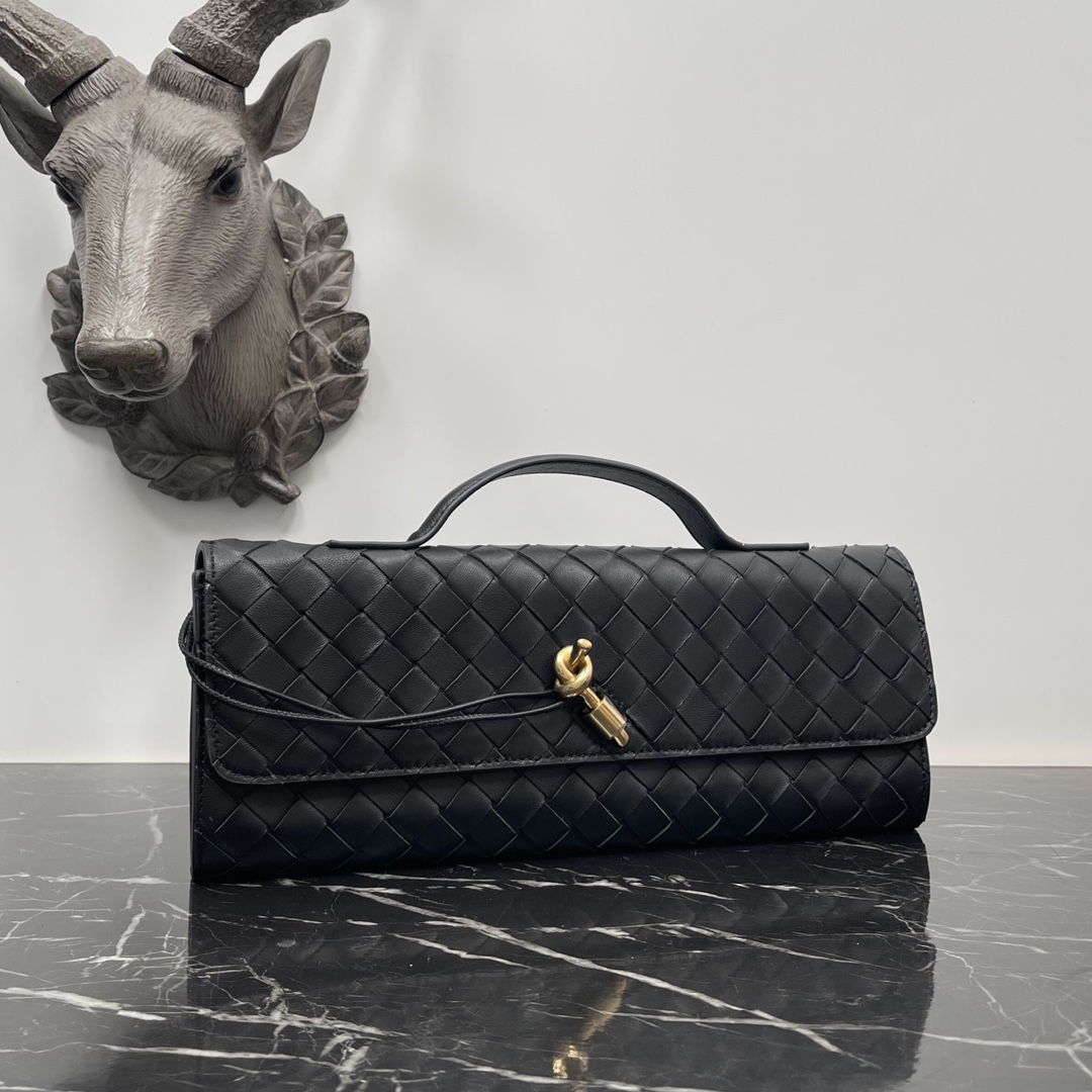 Bottega Veneta Black Andiamo new design imported original sheepskin material touch delicate high-level delicate and was hard grass ~ "bag" can really cure all diseases metal and preparation of the collision so that the overall look more fashionable sense of seniority and its silhouette line re-interpretation of the traditional classic almost completely do not pick occasions Model No. 3078 size 31 * 13 * 3cm: 3078 size: 31 * 13 * 3cm-high imitation factory