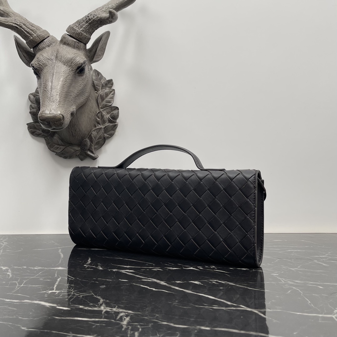 Bottega Veneta matte black Andiamo new design imported original sheepskin material touch delicate high-level exquisite and was hard grass ~ "bag" can really cure a hundred diseases metal and the preparation of the collision so that the overall look of a more fashionable sense of seniority and its silhouette line re-interpretation of the traditional classic almost completely unpicky occasions Model No. 3078 size 31*13*3cm: 3078 Size: 31*13*3cm-High imitation factory