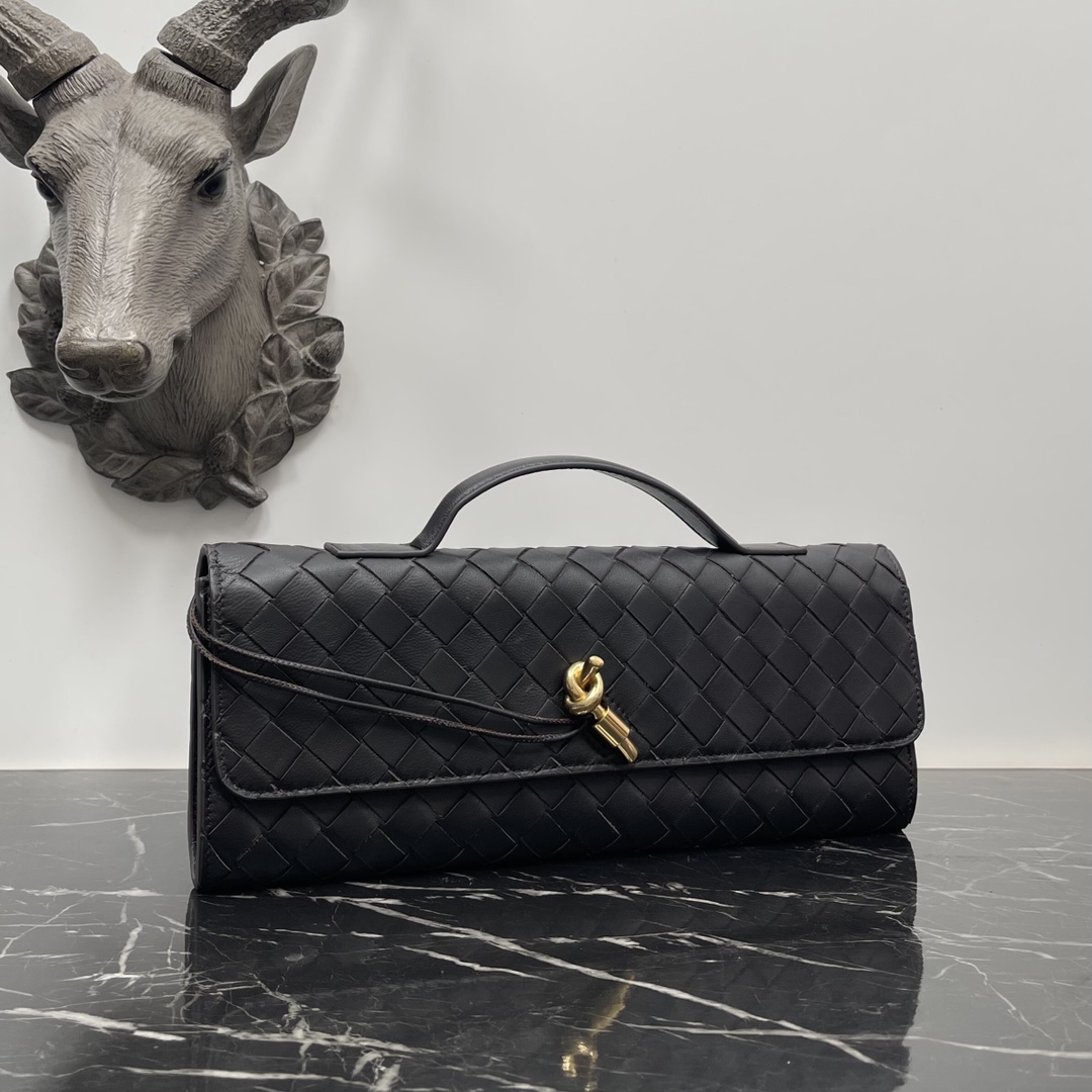 Bottega Veneta matte black Andiamo new design imported original sheepskin material touch delicate high-level exquisite and was hard grass ~ "bag" can really cure a hundred diseases metal and the preparation of the collision so that the overall look of a more fashionable sense of seniority and its silhouette line re-interpretation of the traditional classic almost completely unpicky occasions Model No. 3078 size 31*13*3cm: 3078 Size: 31*13*3cm-High imitation factory