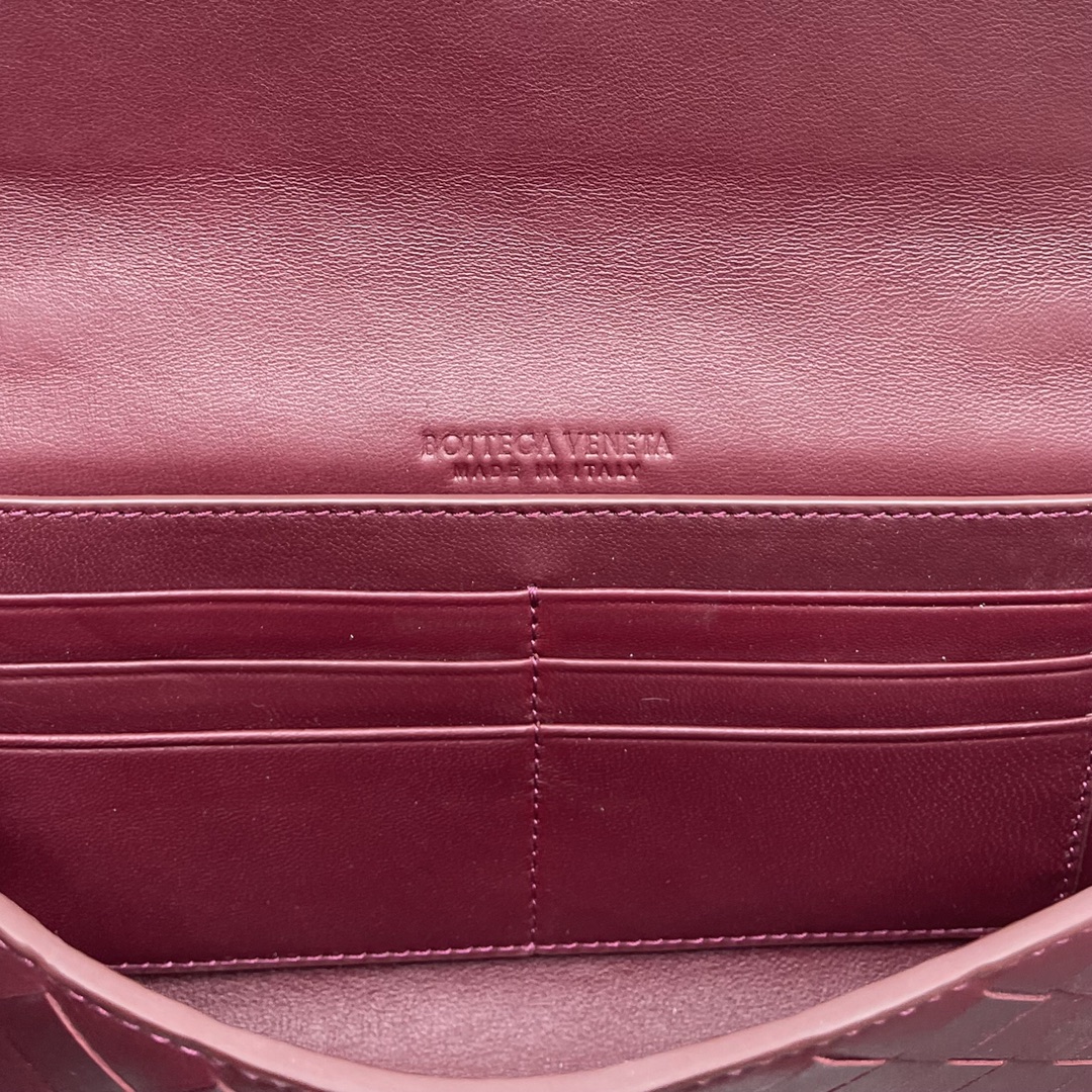 Bottega Veneta bordeaux Andiamo nouveau design importé original peau de mouton matériau toucher délicat de haut niveau et était l'herbe dure ~ "sac" peut vraiment guérir une centaine de maladies métal et la préparation de la collision de sorte que l'aspect général d'un plus à la mode sens de l'ancienneté et sa silhouette ligne réinterprétation de la classique traditionnelle presque complètement impopulaire modèles d'occasions : 3078 Taille : 31*13*3cm-Fabrique de haute couture