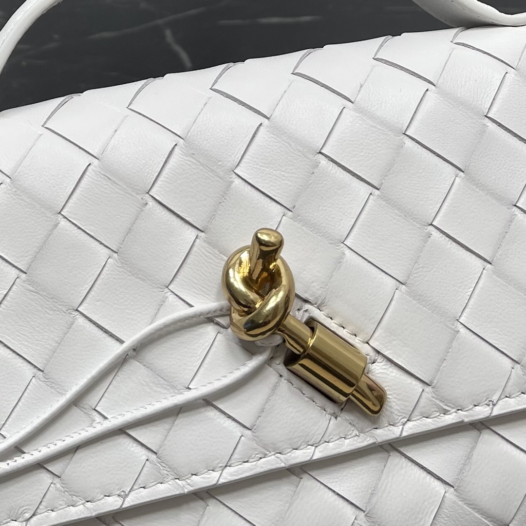 Bottega Veneta blanc Andiamo nouveau design importé original peau de mouton matériau toucher délicat de haut niveau et était l'herbe dure ~ "sac" peut vraiment guérir une centaine de maladies métal et la préparation de la collision de sorte que l'aspect général plus à la mode de haut niveau sens de sa silhouette ligne réinterprétation de la classique traditionnelle presque complètement ne pas choisir des occasions modèles : 3078 Taille : 31*13*3cm-Fabrique de haute couture