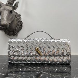 Bottega Veneta argent Andiamo nouveau design importé original peau de mouton matériau toucher délicat de haut niveau délicat et était l'herbe dure ~ "sac" peut vraiment guérir une centaine de maladies métal et la préparation de la collision de sorte que l'aspect général plus à la mode de haut niveau sens de sa silhouette ligne réinterprétation de la classique traditionnelle presque complètement ne pas ramasser occasions numéro de modèle : 3078 Taille : 31*13*3cm-Fabrique de haute couture