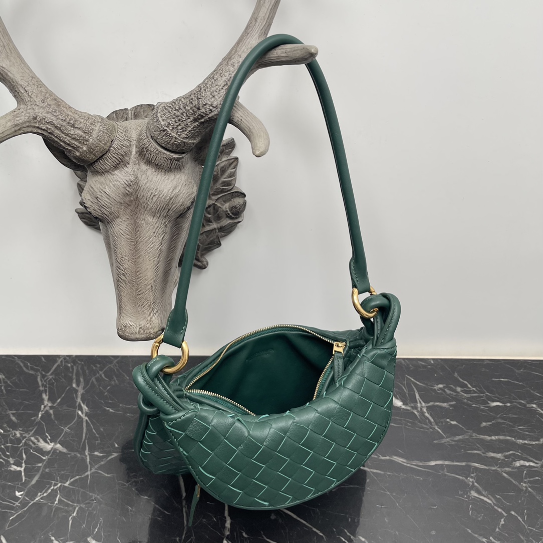 Bottega Veneta Small Emerald Gemelli Uma bolsa de axilas muito quente 🔥 design exclusivo de meia-lua é muito reconhecível! Shu Qi com o mesmo modelo ✨ A bolsa dupla tem um zíper removível em meia-lua com um senso de design ao mesmo tempo, mas também com uma boa combinação para tornar as pessoas brilhantes Design estrutural único para atender às necessidades de diferentes ocasiões Pequeno Modelo nº: 8004 Tamanho: 24,5 * 7 * 19cm - alta imitação de fábrica