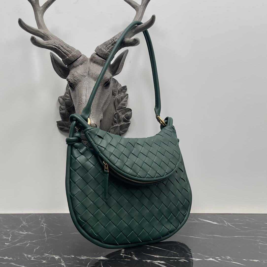 Bottega Veneta Small Emerald Gemelli Uma bolsa de axilas muito quente 🔥 design exclusivo de meia-lua é muito reconhecível! Shu Qi com o mesmo modelo ✨ A bolsa dupla tem um zíper removível em meia-lua com um senso de design ao mesmo tempo, mas também com uma boa combinação para tornar as pessoas brilhantes Design estrutural único para atender às necessidades de diferentes ocasiões Pequeno Modelo nº: 8004 Tamanho: 24,5 * 7 * 19cm - alta imitação de fábrica