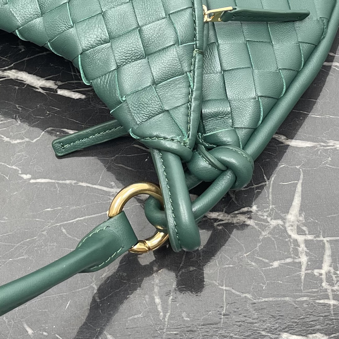 Bottega Veneta Small Emerald Gemelli Uma bolsa de axilas muito quente 🔥 design exclusivo de meia-lua é muito reconhecível! Shu Qi com o mesmo modelo ✨ A bolsa dupla tem um zíper removível em meia-lua com um senso de design ao mesmo tempo, mas também com uma boa combinação para tornar as pessoas brilhantes Design estrutural único para atender às necessidades de diferentes ocasiões Pequeno Modelo nº: 8004 Tamanho: 24,5 * 7 * 19cm - alta imitação de fábrica