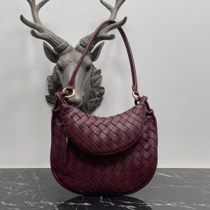 ¡Bottega Veneta Pequeño café Gemelli Una bolsa de axila muy caliente 🔥 diseño único de media luna es muy reconocible! Shu Qi con el mismo modelo ✨ Twin bolsa tiene una media luna extraíble cremallera de mano con un sentido del diseño, al mismo tiempo, pero también con un buen partido para hacer que la gente brillante Diseño estructural único para satisfacer las necesidades de diferentes ocasiones Pequeño Modelo N º: 8004 Tamaño: 24,5 * 7 * 19cm - alta fábrica de imitación