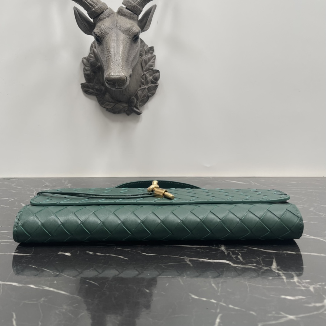 Bottega Veneta Green Andiamo new design imported original sheepskin material touch delicate high-level delicate and was hard grass ~ "bag" can really cure a hundred diseases metal and preparation of the collision so that the overall look more fashionable sense of seniority and its silhouette line re-interpretation of the traditional classic almost completely unpicky occasions Model No. 3078 size 31*13*3cm: 3078 Size: 31*13*3cm-High imitation factory