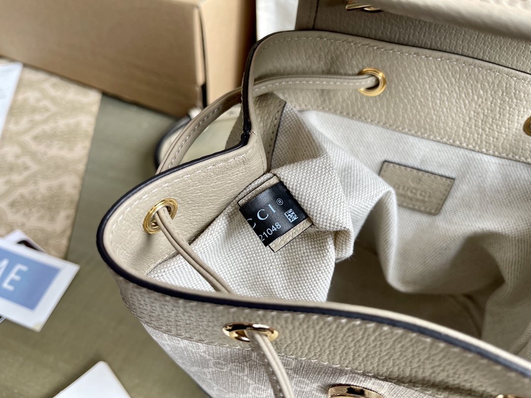 Model: 795221 Size: 20.5/20/12 P1560 The Ophidia collection blends the essence of Gucci's heritage with modern design to present an eye-catching new addition to the Ophidia collection.This backpack is crafted in beige and white GG Supreme canvas with a classic webbing design that is infused with the brand's heritage.Adjustable shoulder straps add a modern touchBeige and white GG Supreme canvasOatmeal color Leather pipingGold tone hardwareRed and green striped webbingBrown cotton linen liningDouble G handlesHigh: 6cmAdjustable leather shoulder straps (length adjustable between 31cm and 35cm)-High-fashion factory