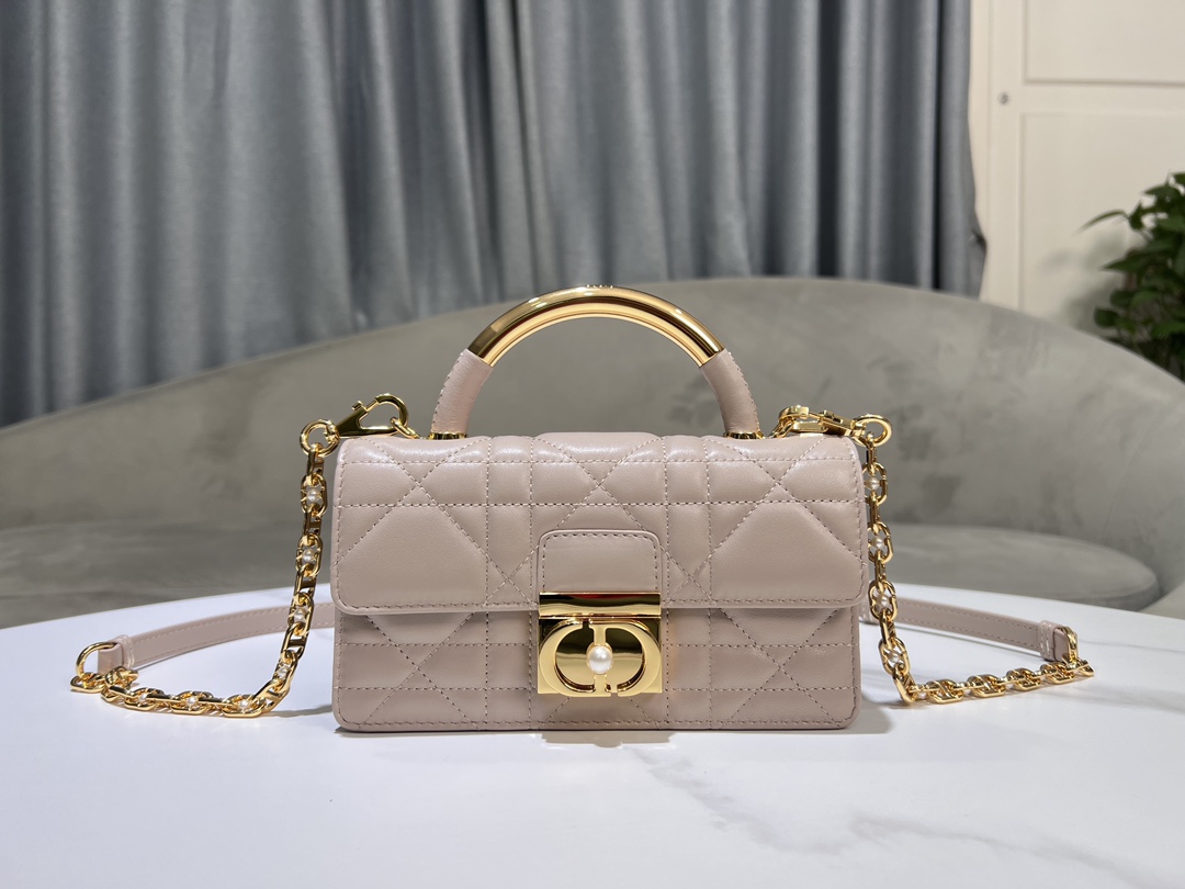 P1280 NEW DIOR ANGE HANDBAG WHITE This Dior Ange handbag is a new addition to the Fall 2014 Ready-to-Wear collection and opens Dior's new collection with an elegant and chic aesthetic crafted in white cowhide leather with oversized rattan check stitching and a stiff vintage gold-tone finish metal top handle engraved with the Christian Dior Paris logo Flap decorated with a CD clasp with resin beadwork embellishments and a sewn triangle lining. Resin-beaded CD claspSewn triangular liningThe silhouette is complemented by two spacious compartments and a slit pocket for storing everyday essentialsThe miniature style is elegantly designedAdjustable, detachable chain shoulder strap made of gold-finish metal with resin-beaded embellishmentsCD claspShoulder strap can be carried by hand, over the shoulder or across the bodyCode: 4401Measurements: 20 x 12 x 5 cm (L x H x W)Length of shoulder strap: 53 cm - 5.5 cm (L x W) High-quality imitation factory