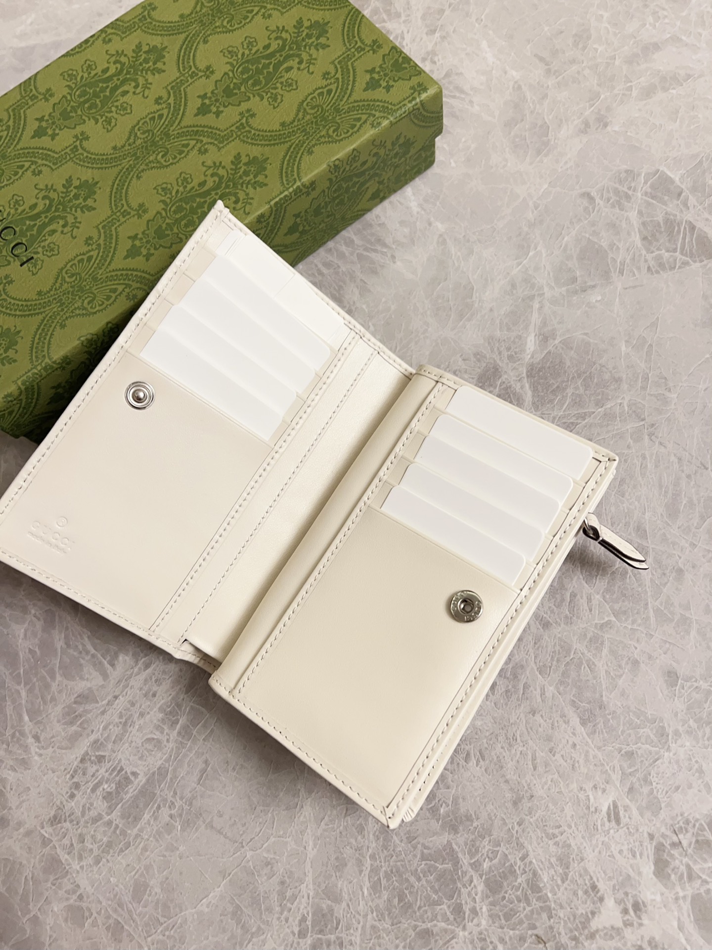 P420 Gucci latest wallet original factory calfskin 🍀🍀 embellished with two-tone classic double G logo 🍀🍀 Model: 790063 Size: 18 cm x 14 cm x 3 cm Italian Creation - High-impression factory