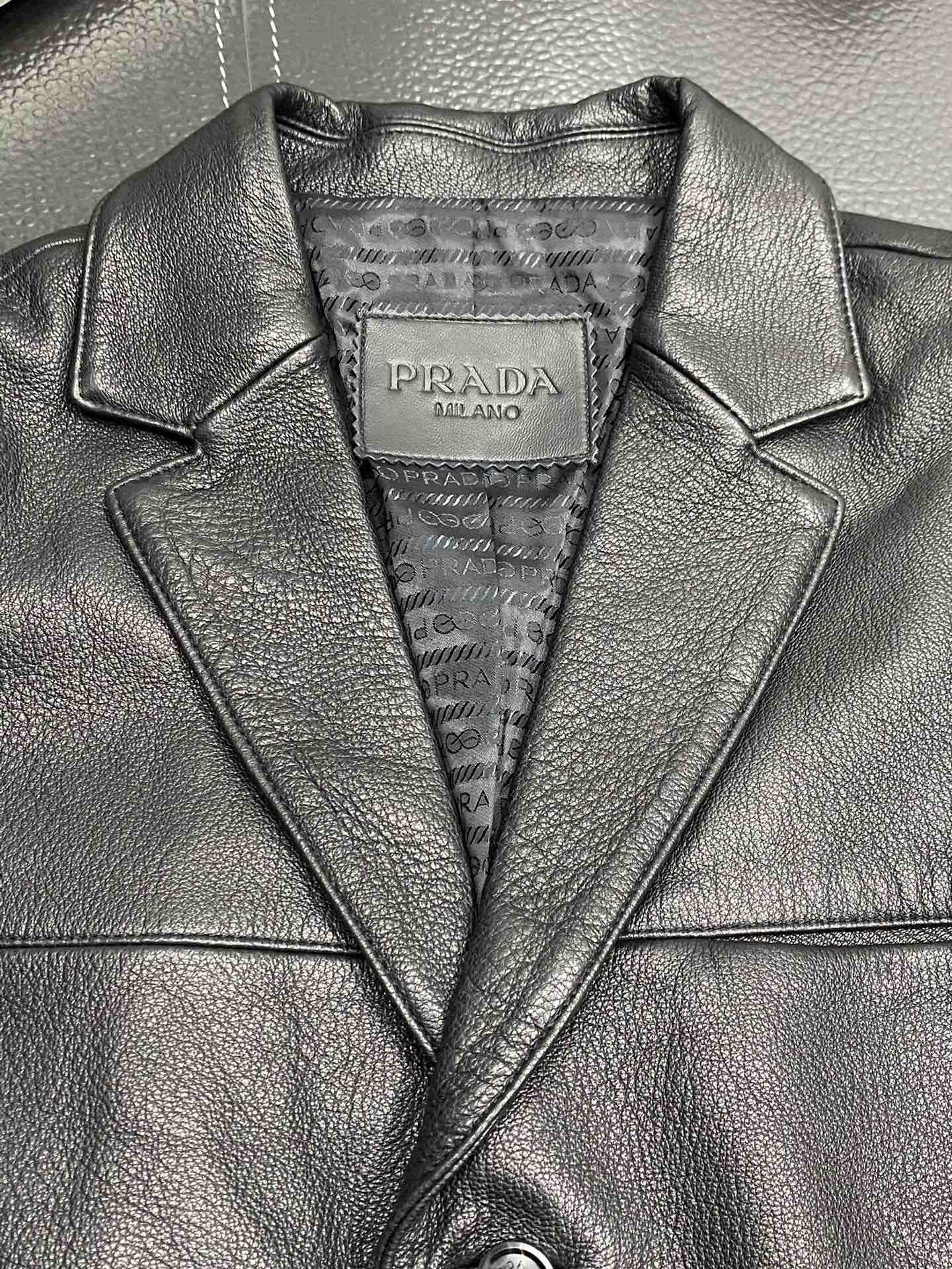 Picture [5]-Leather Jacket-P3400 Prada Prada 💥 Leather Jacket Coat Exclusive Exclusive Latest High-end Customized Body Digital Brand Letter Logo Pattern Official Website Synchronization on sale Unique Design Hardware Logo Logo using counter custom fabrics the most popular fashionable style elements route on the effect of the upper body is super handsome! Yardage: 48-56-high replica bags