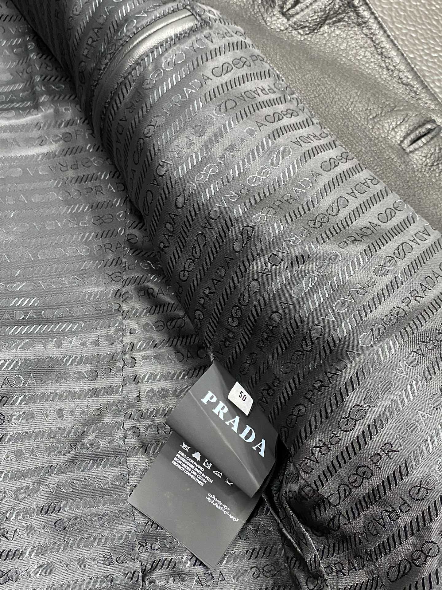 Picture [9]-Leather Jacket-P3400 Prada Prada 💥 Leather Jacket Coat Exclusive Exclusive Latest High-end Customized Body Digital Brand Letter Logo Pattern Official Website Synchronization on sale Unique Design Hardware Logo Logo using counter custom fabrics the most popular fashionable style elements route on the effect of the upper body is super handsome! Yardage: 48-56-high replica bags